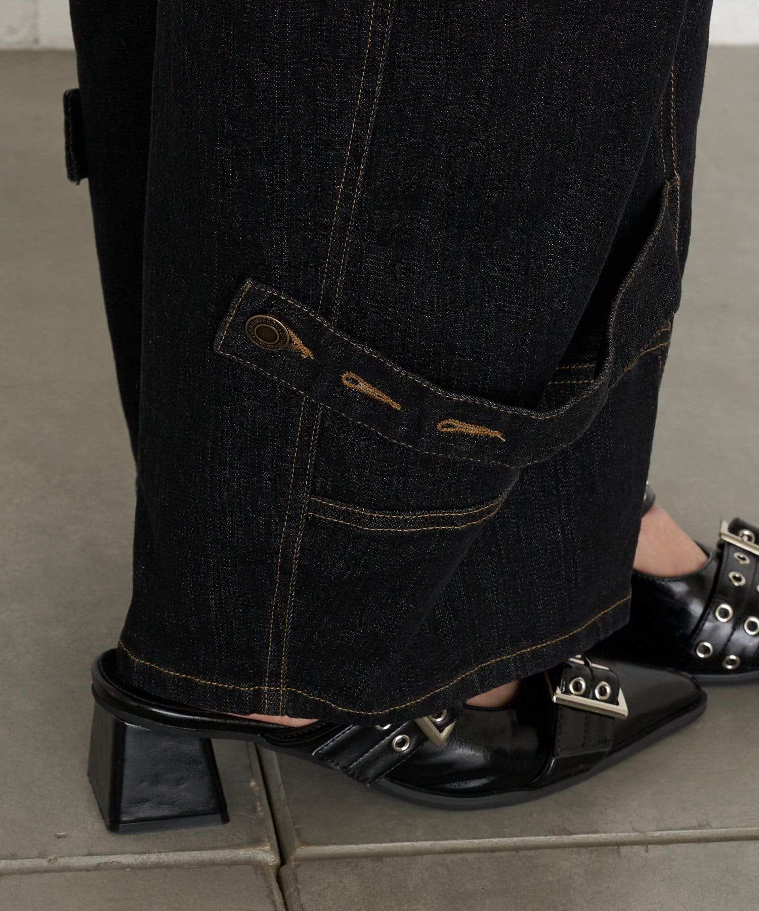 RAY CASSIN(レイカズン) 【SET UPで着られる！】バレルデザインデニムパンツ