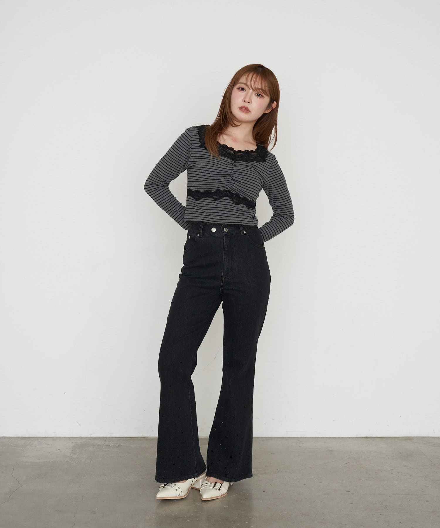 RAY CASSIN(レイカズン) 【2サイズ展開 】ラインストーンフレアデニムパンツ