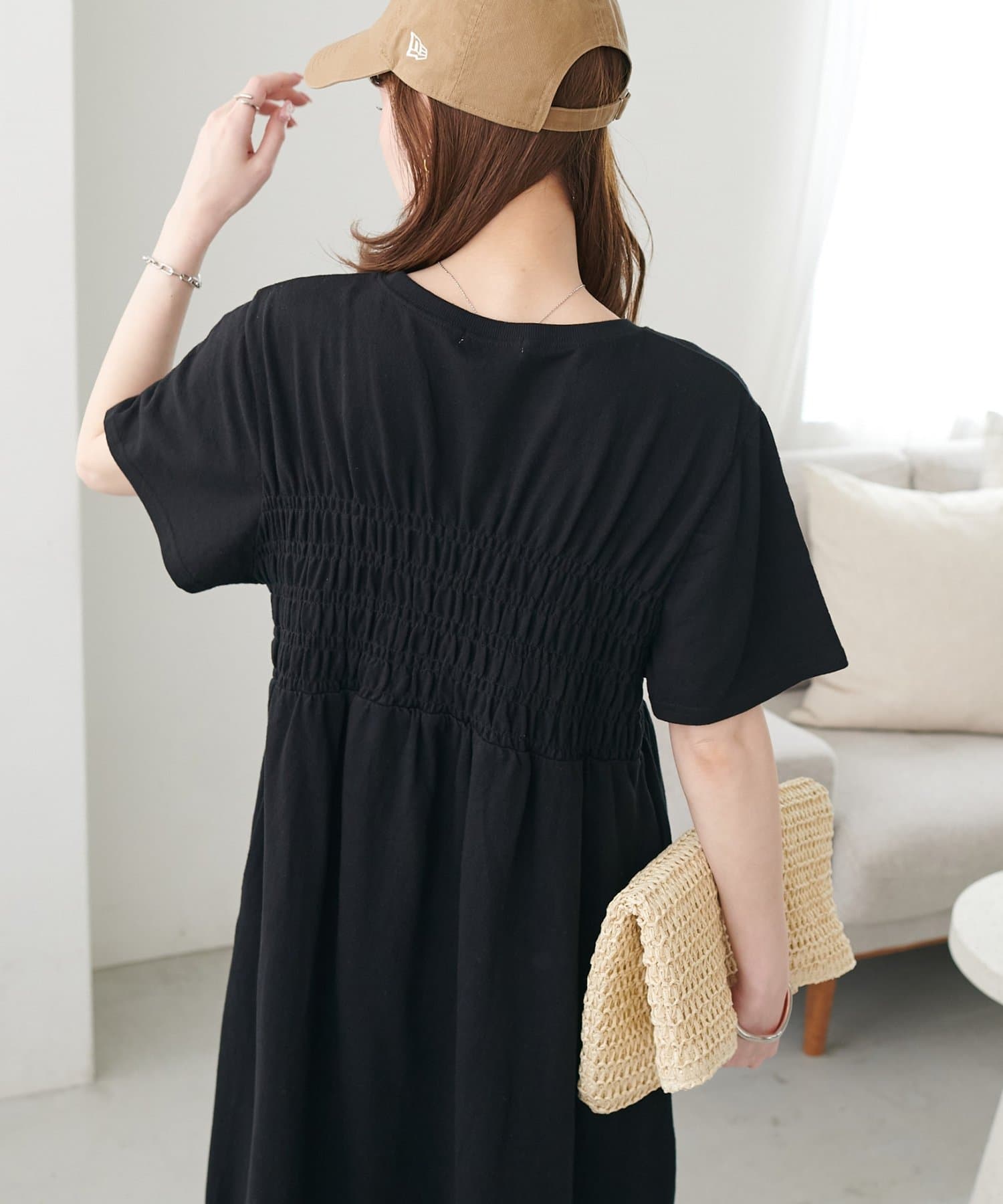 DISCOAT(ディスコート) ポケット付きシャーリングカット半袖ワンピース