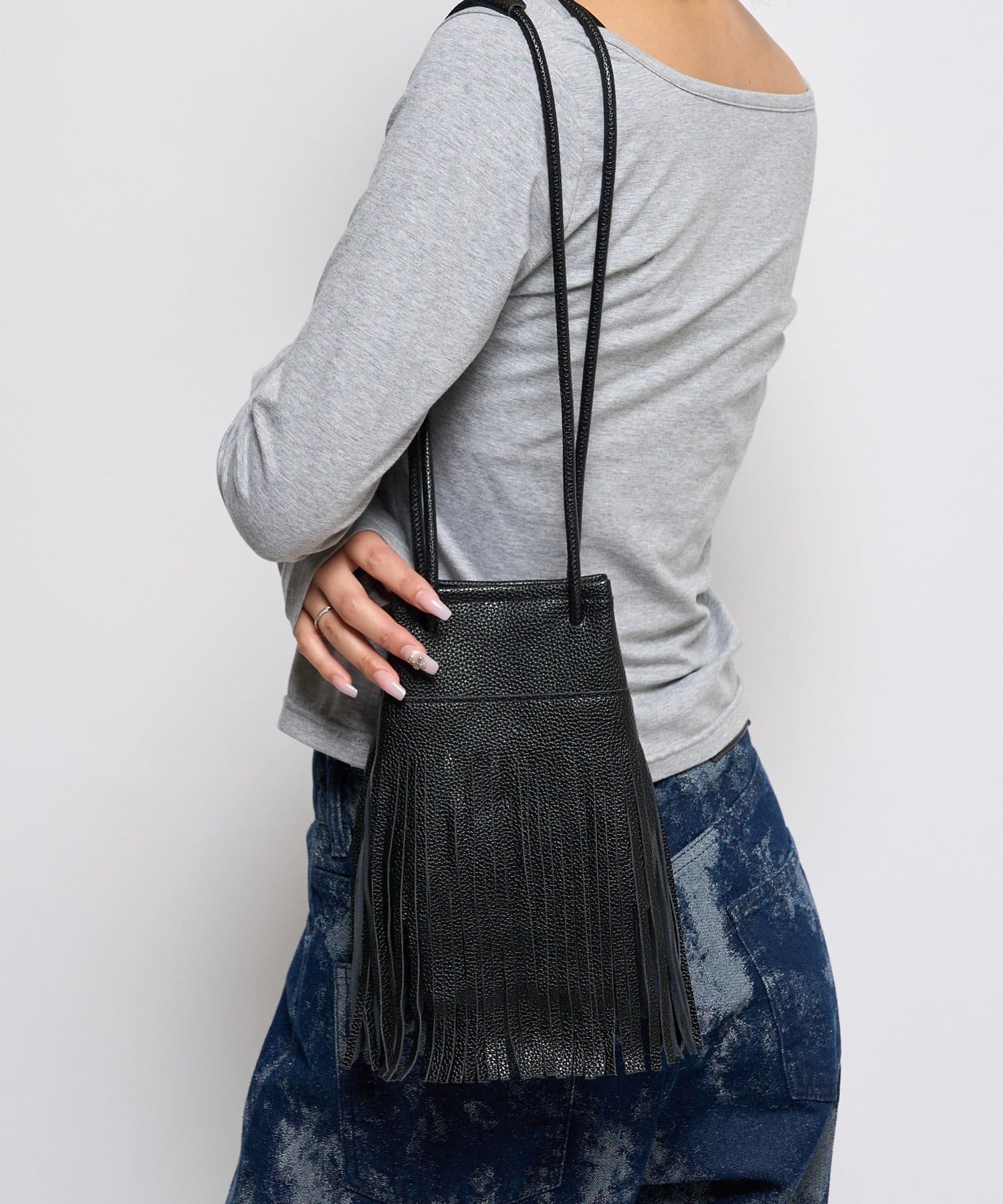 WHO'S WHO gallery】フリンジレザーショルダーバッグ | OUTLET