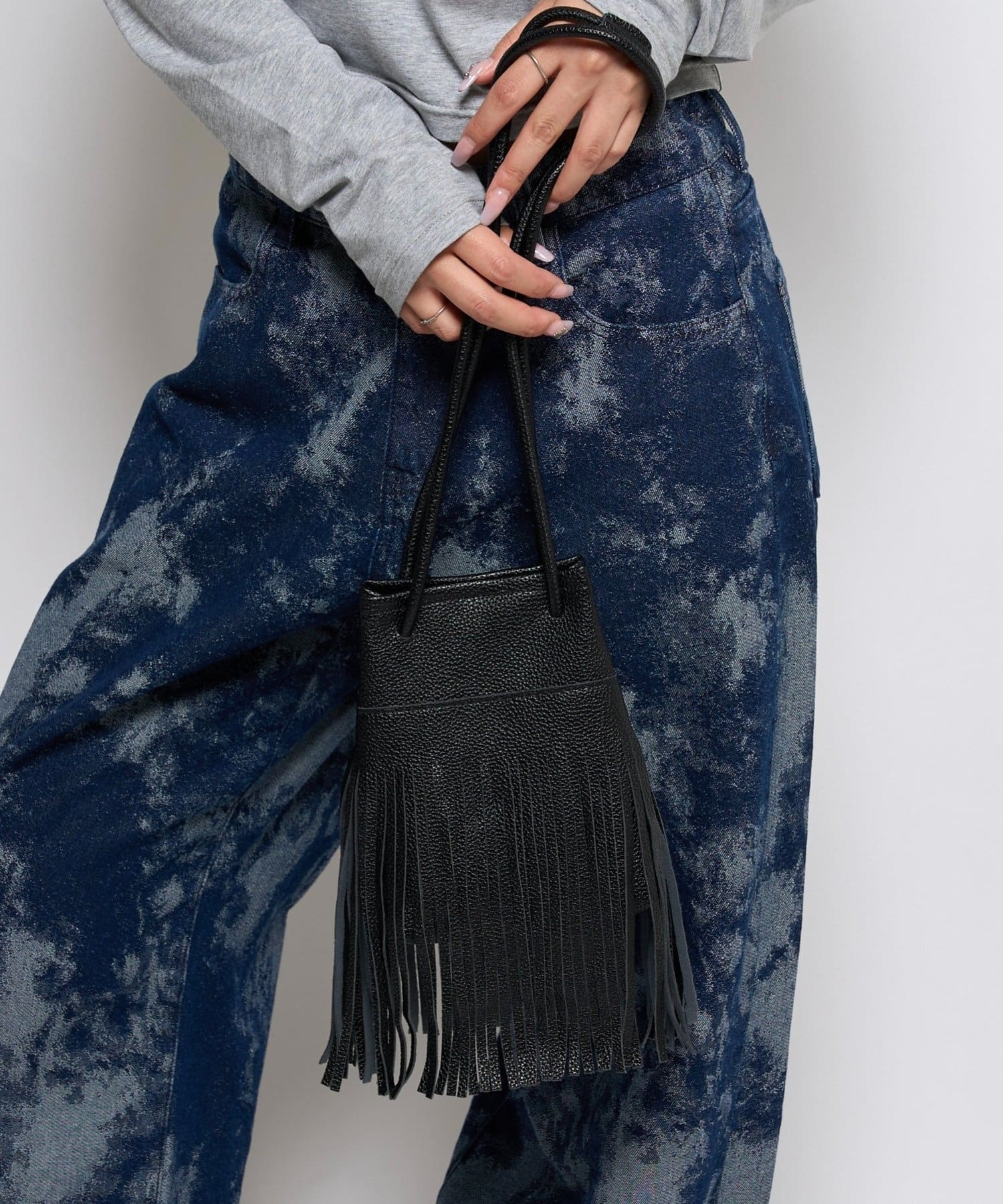 WHO'S WHO gallery】フリンジレザーショルダーバッグ | OUTLET