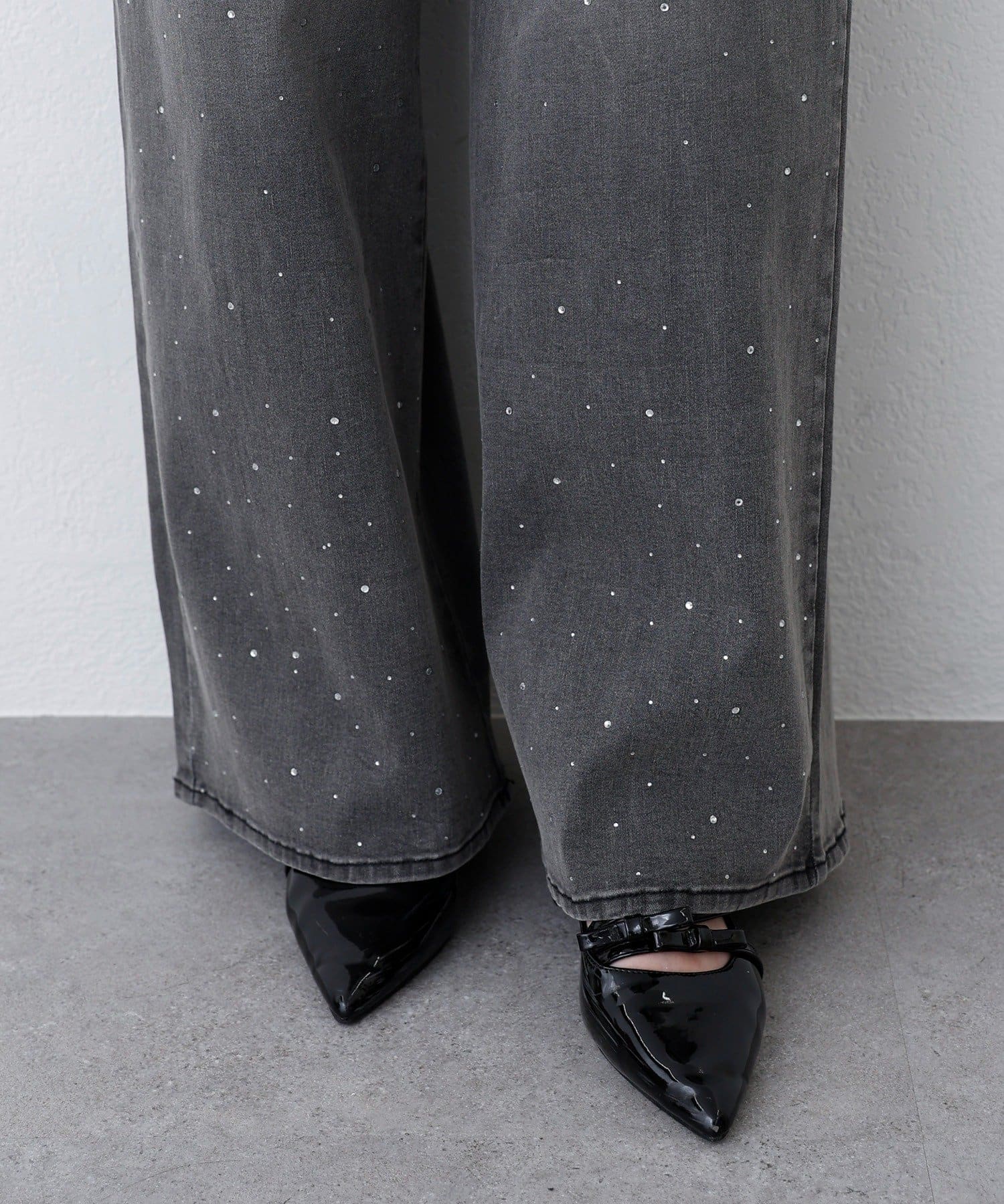 one after another NICE CLAUP(ワンアフターアナザー ナイスクラップ) 【ウェスト調整可能】ビジュー付きワイドデニム