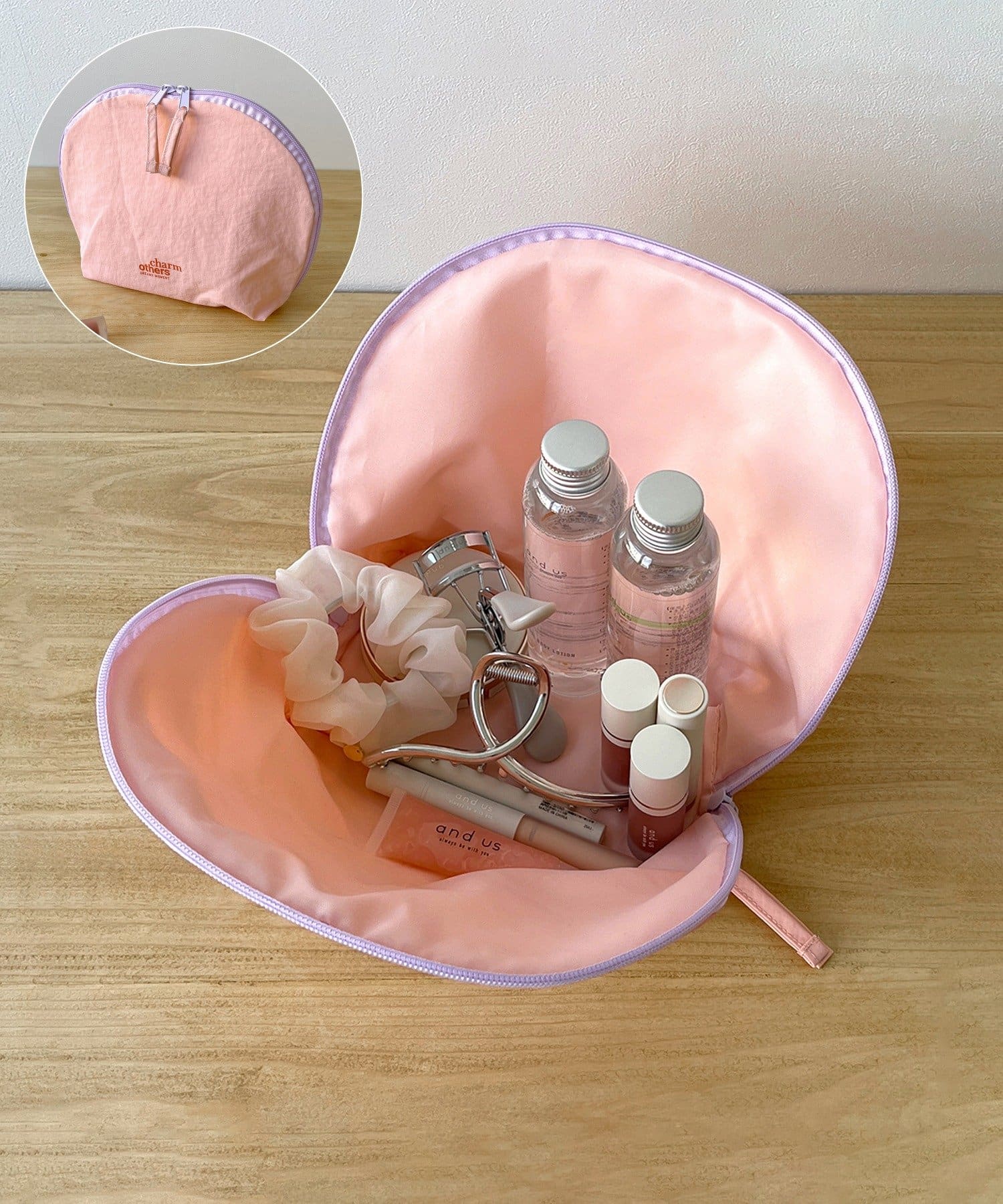 3COINS(スリーコインズ) 月型ポーチ