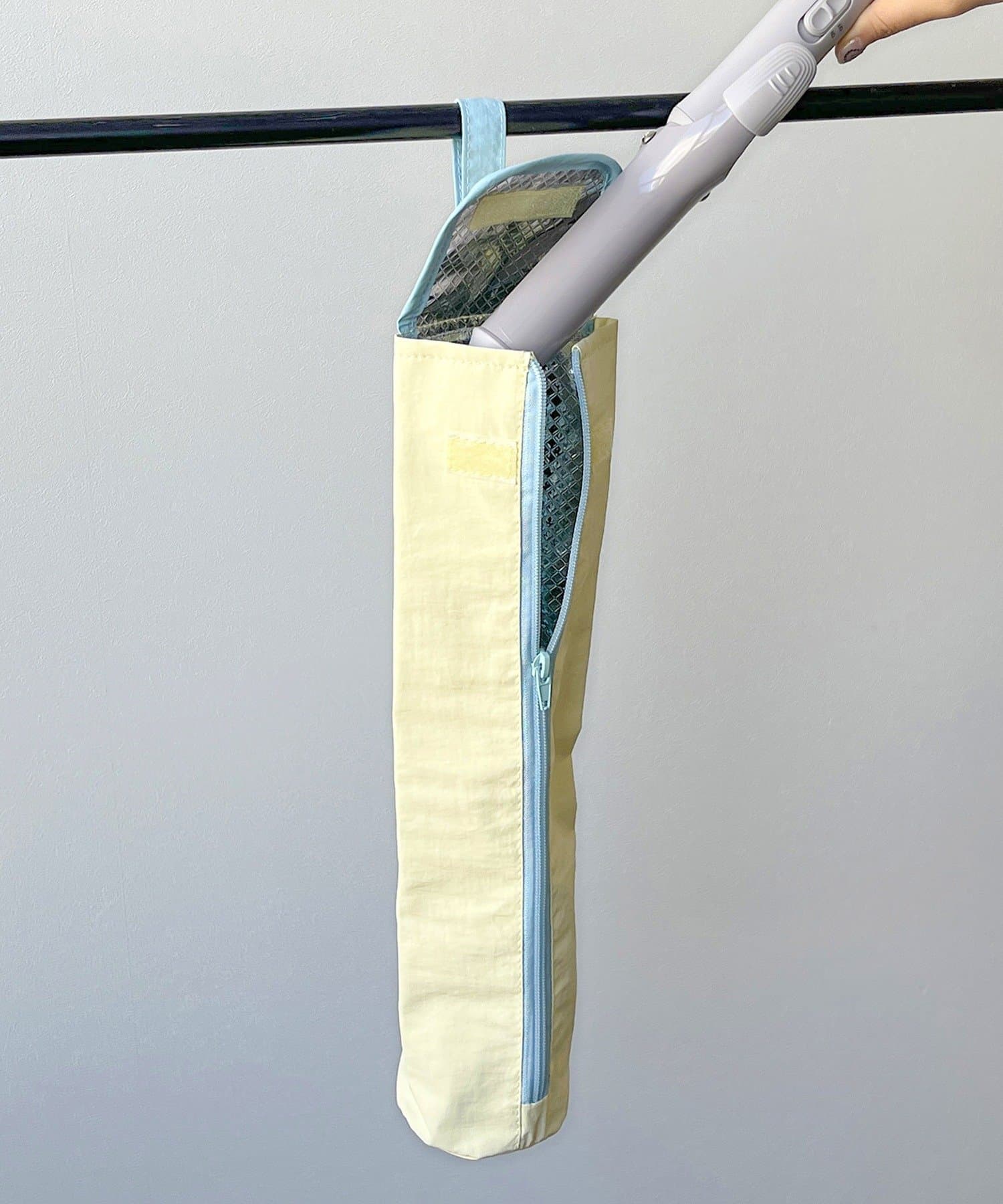 3COINS(スリーコインズ) ヘアアイロンポーチ