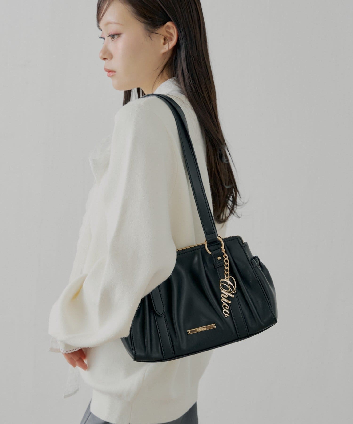 Chico(チコ) チャーム付きタックデザインボストンバッグ