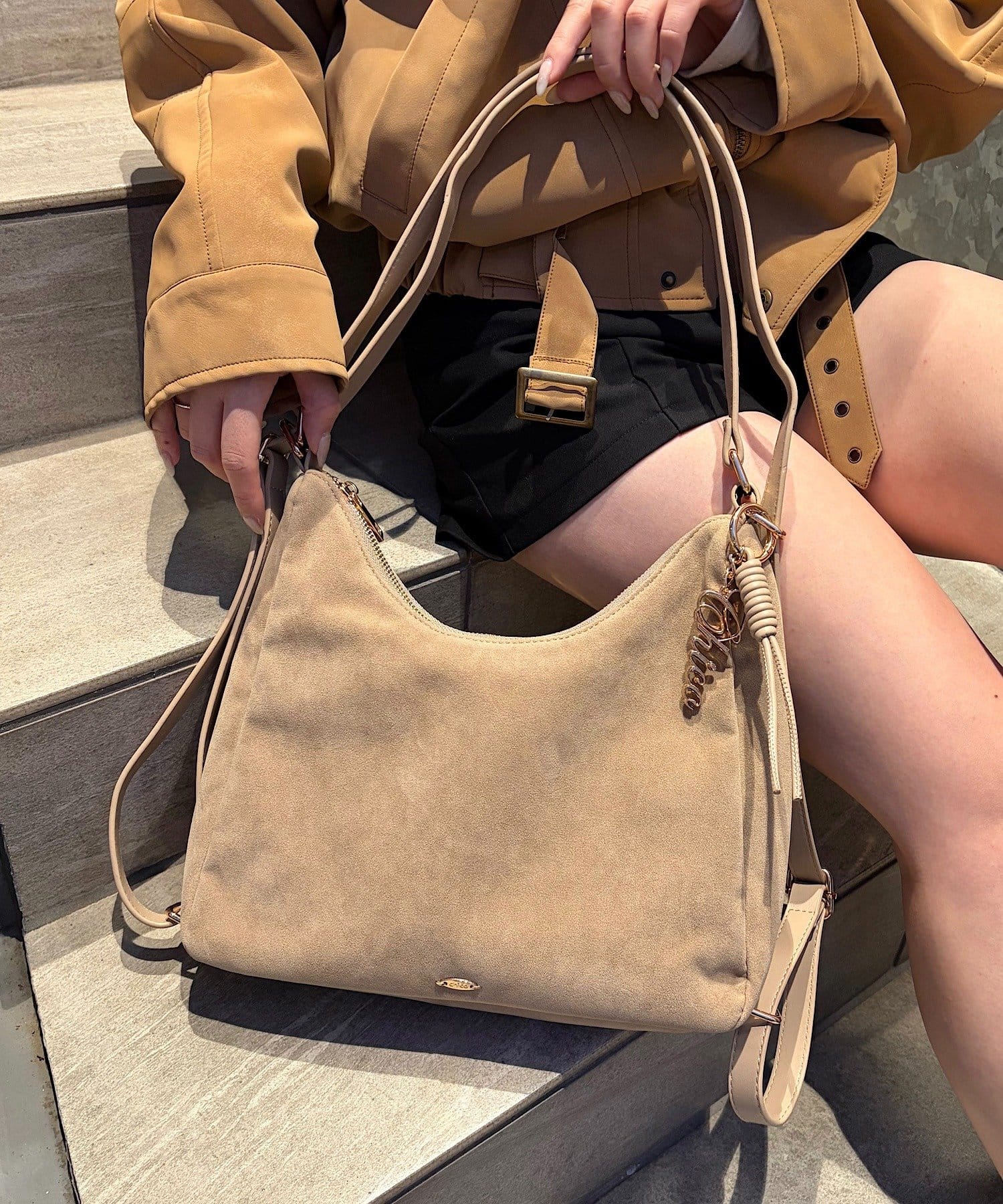 Chico(チコ) ロゴチャーム付き3wayホーボーバッグ