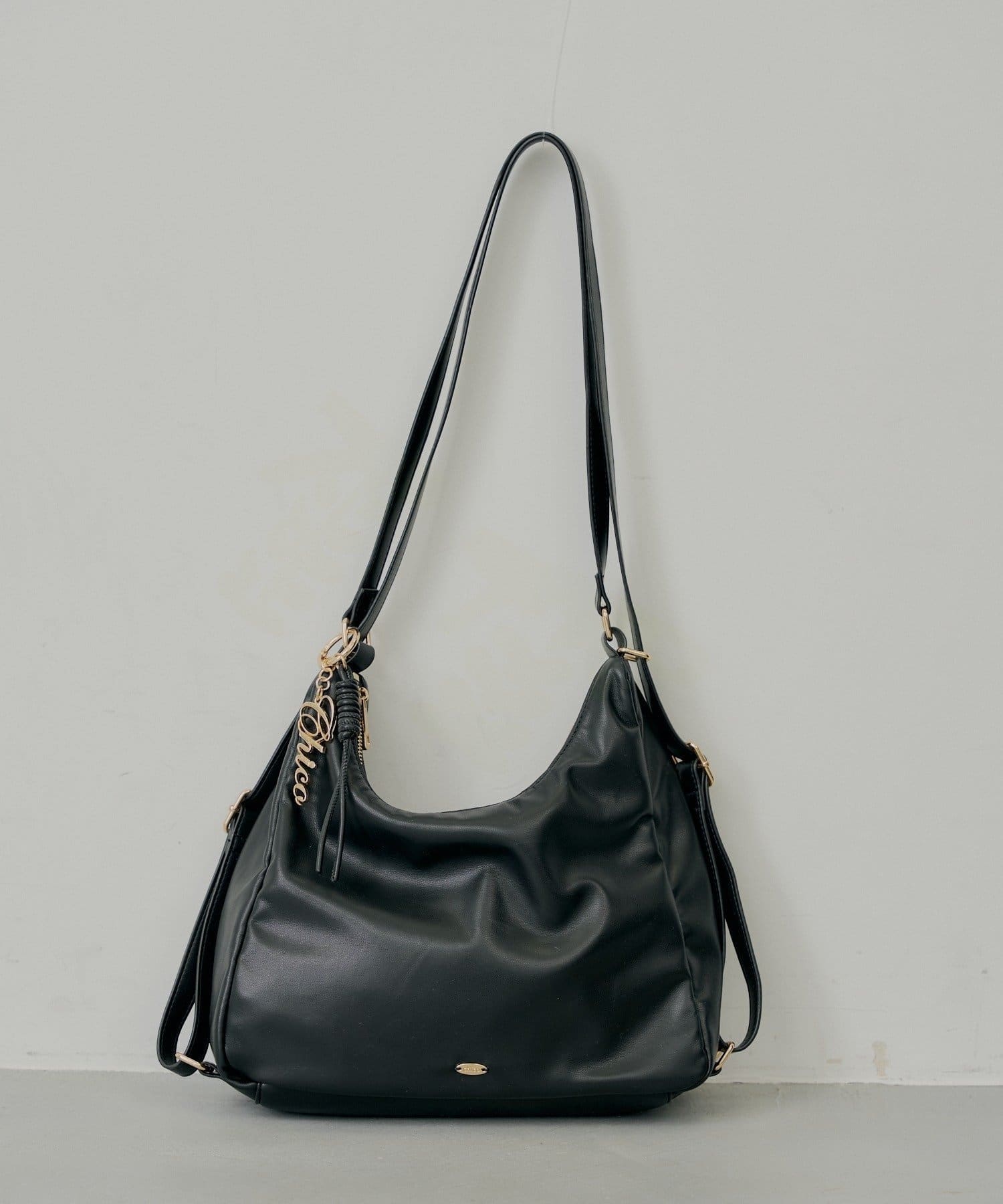 Chico(チコ) ロゴチャーム付き3wayホーボーバッグ