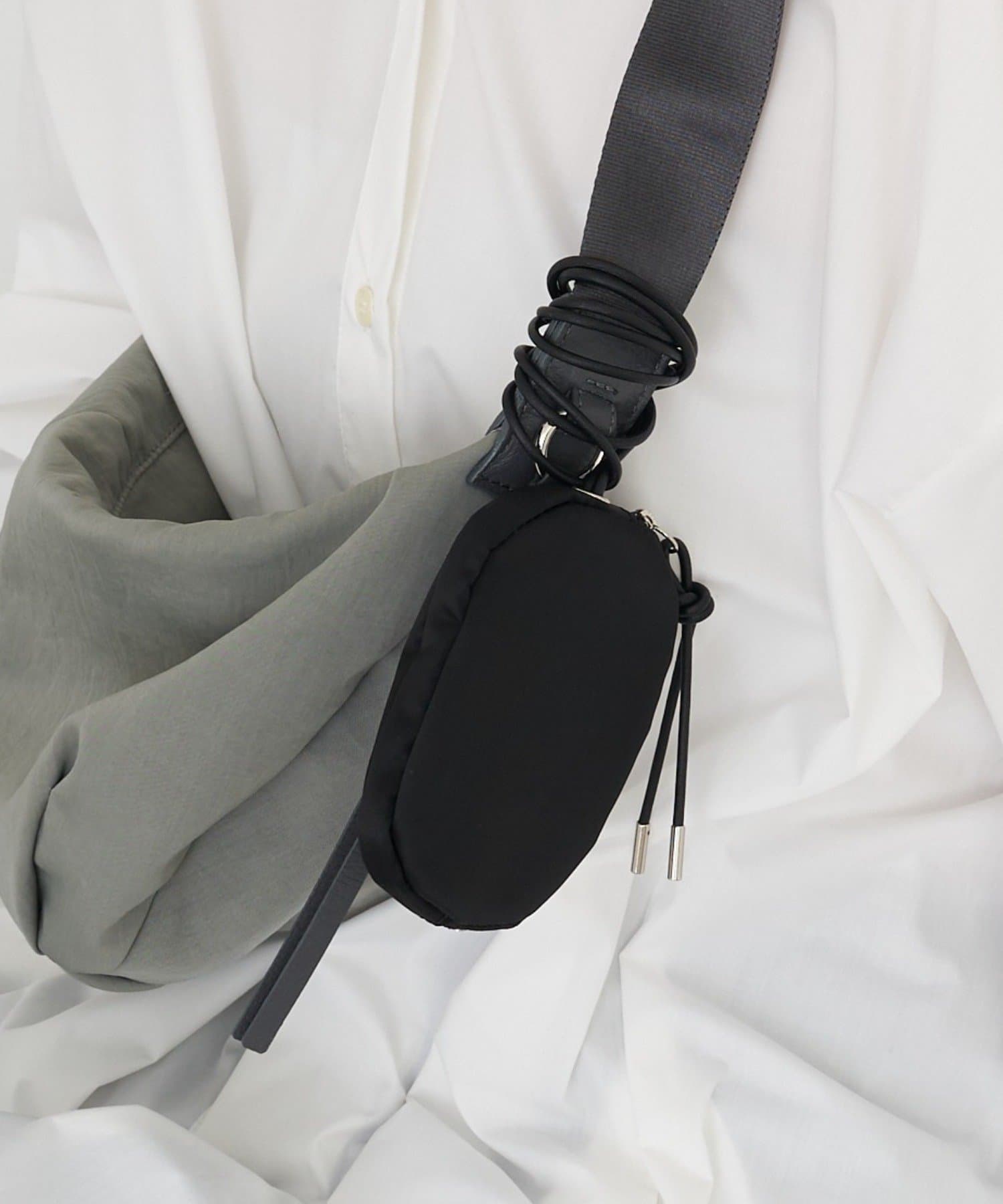 russet(ラシット) クラウズナイロンネックポーチ