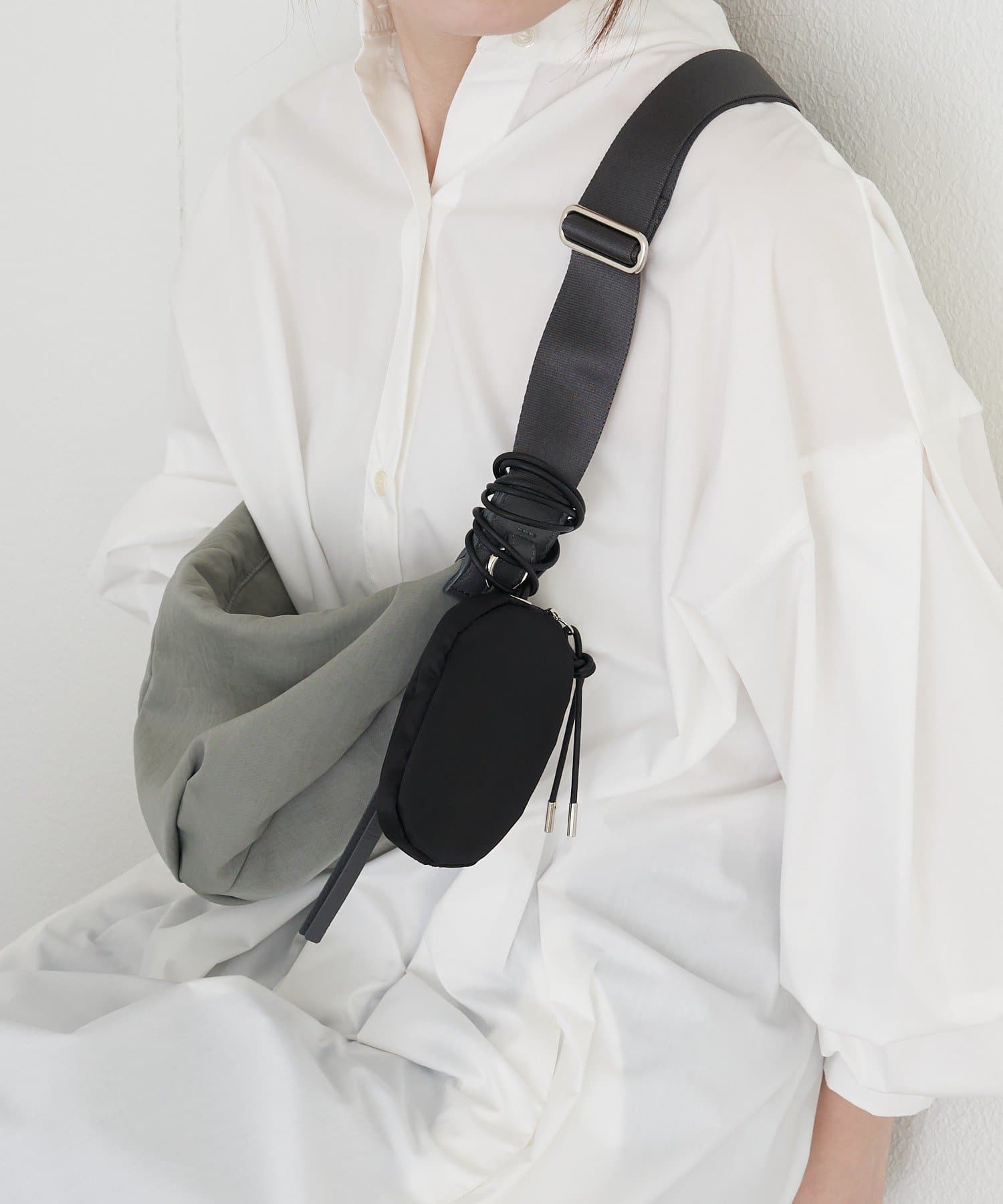 russet(ラシット) クラウズナイロンネックポーチ