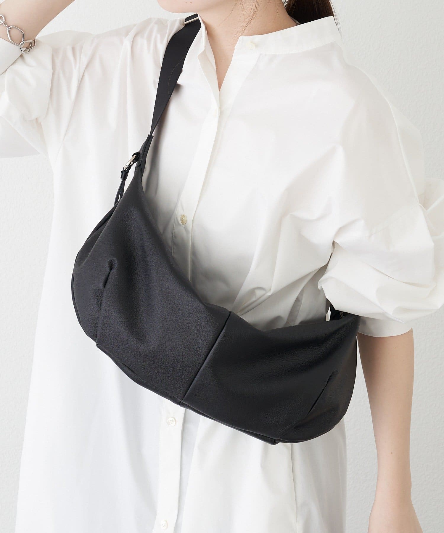 russet(ラシット) ソフトレザーバナナボディバッグ