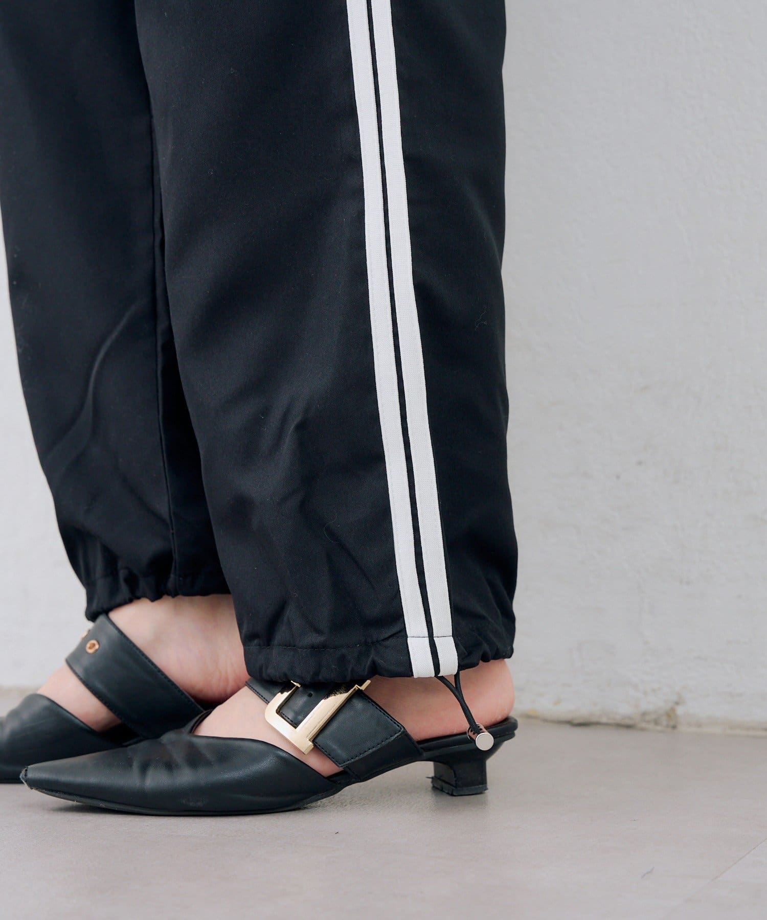 NICE CLAUP / OLIVE des OLIVE OUTLET(ナイスクラップ  / オリーブ デ オリーブ アウトレット) 【RMAF】脇ライン入りカーゴパンツ