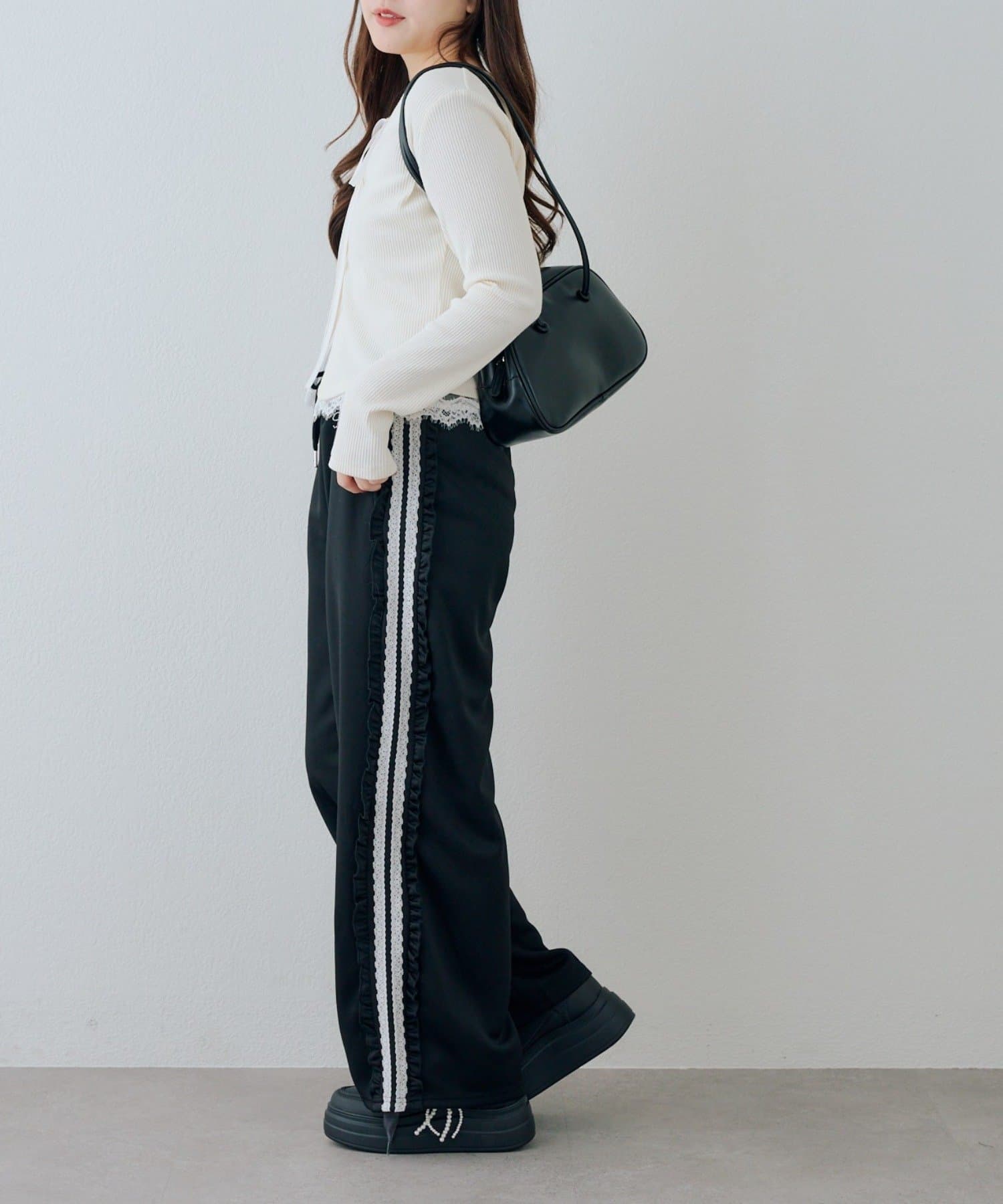 【新品未使用】前後着用可能レースドッキングVカーディガン LOWRYS FARM｜レースドッキングVカーディガン | Rakuten Fashion(楽天