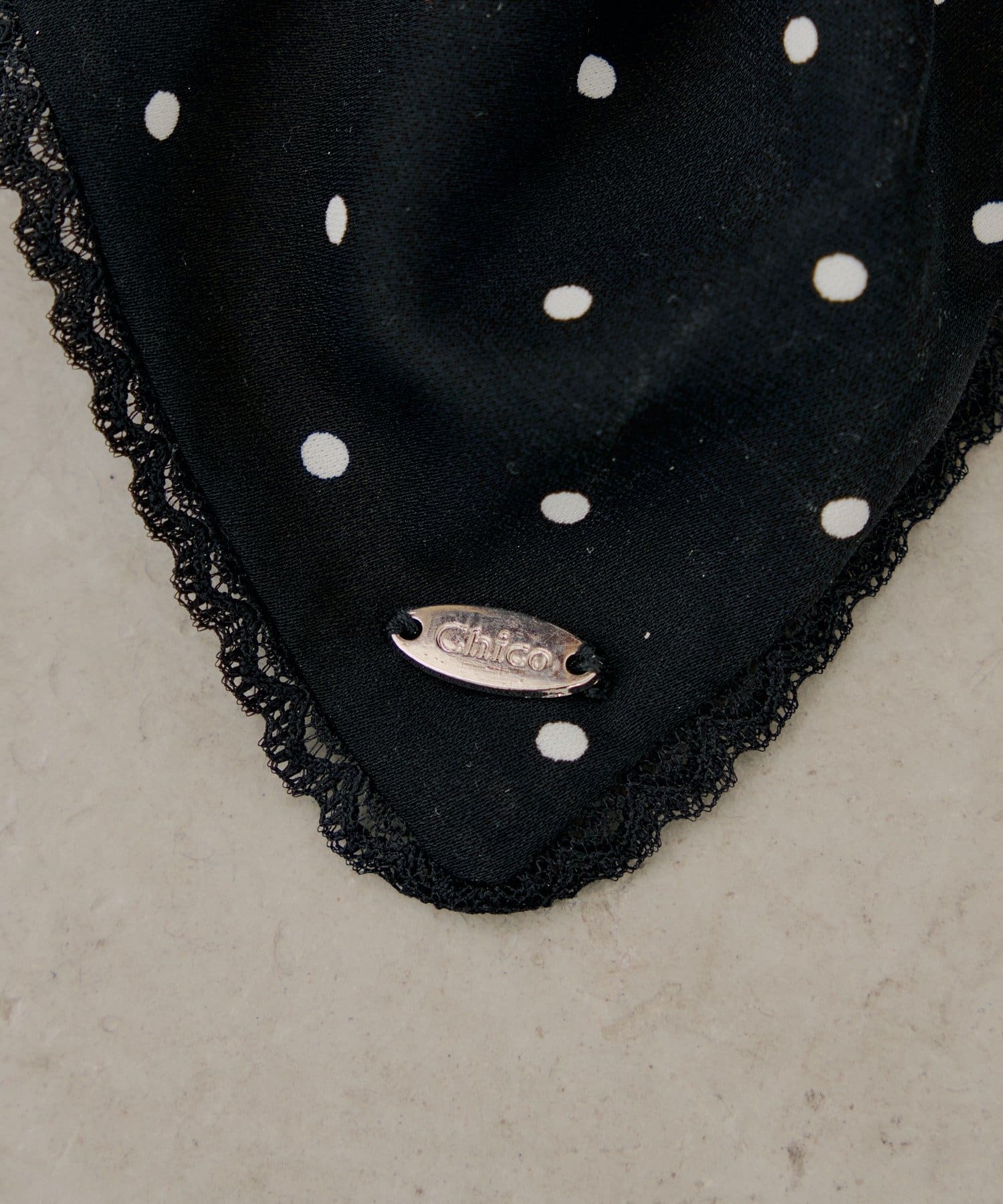 Chico(チコ) レース付きスクエアドットシュシュ