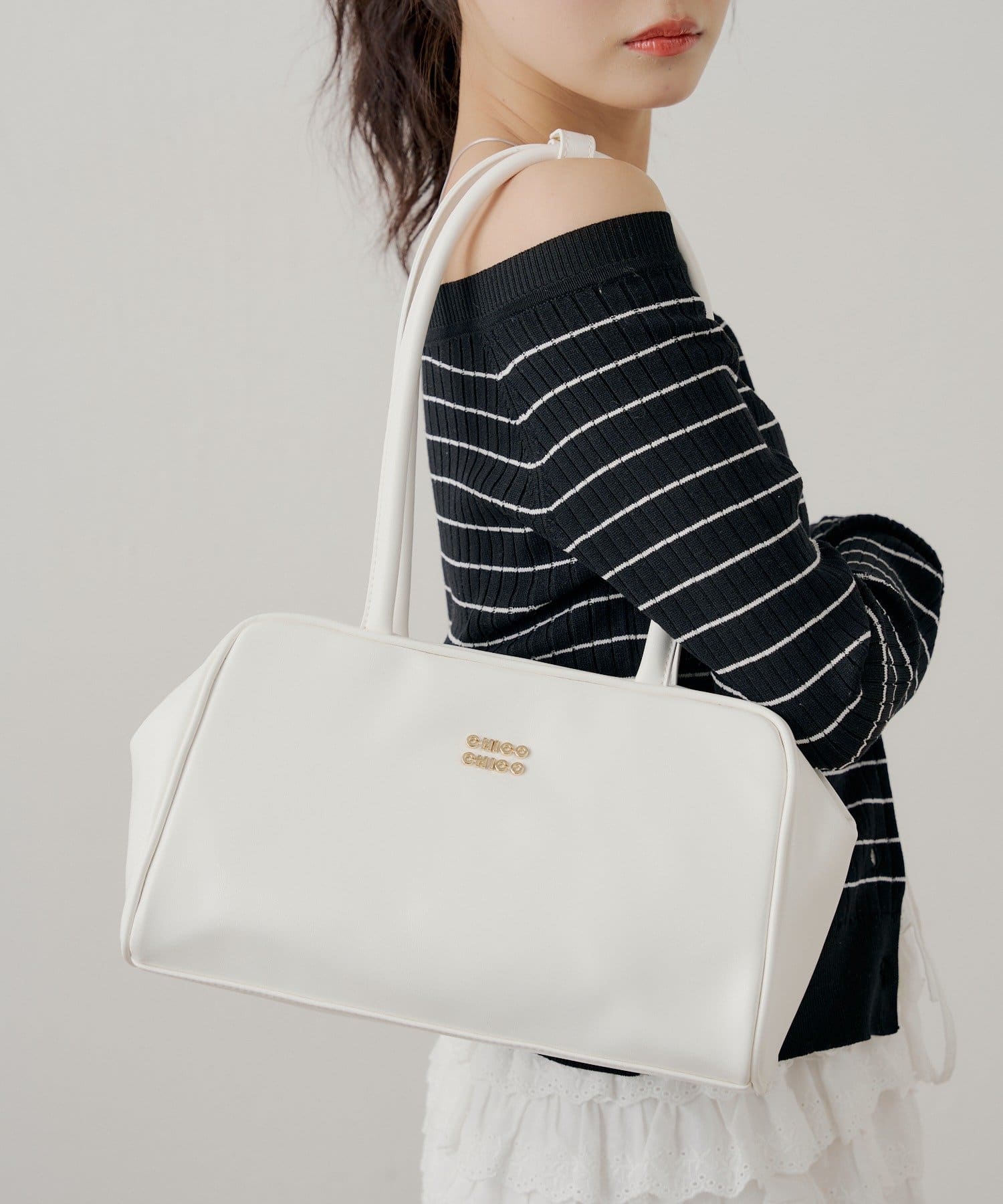 Chico(チコ) キーチャーム付き横長ボストン