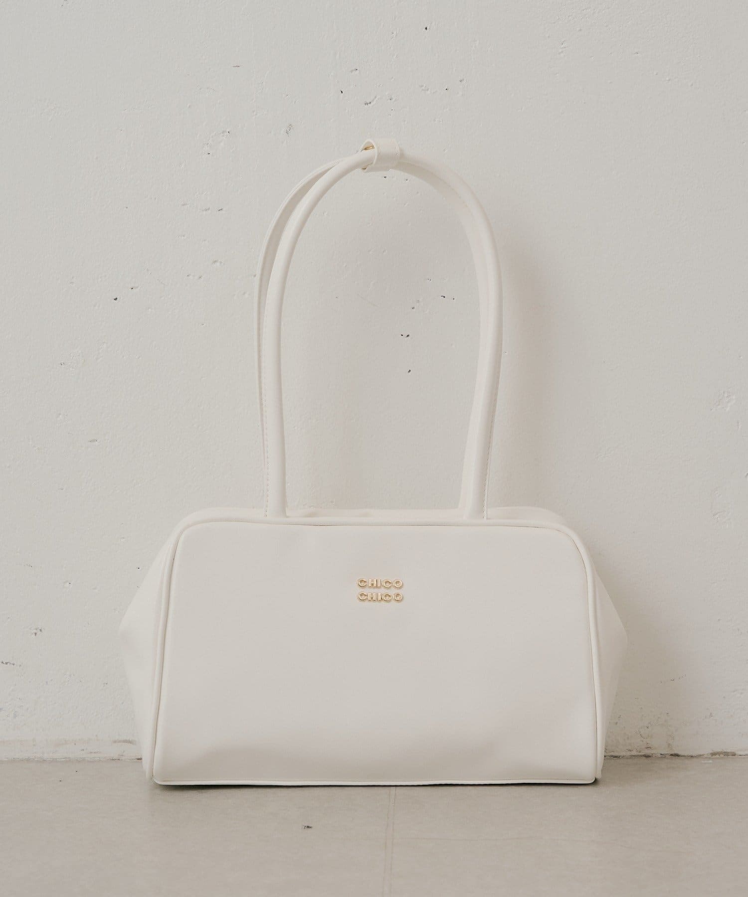 Chico(チコ) キーチャーム付き横長ボストン