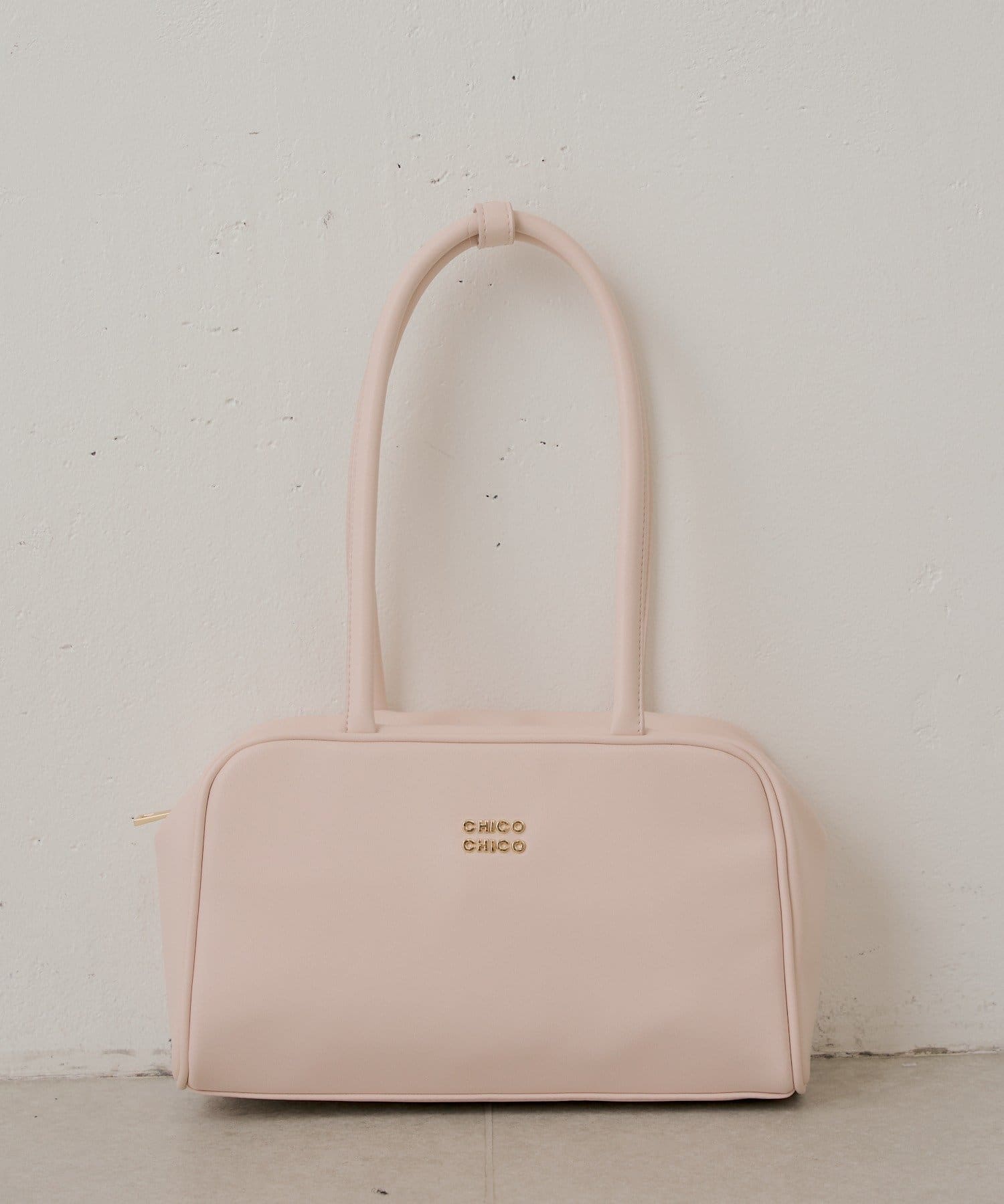 Chico(チコ) キーチャーム付き横長ボストン