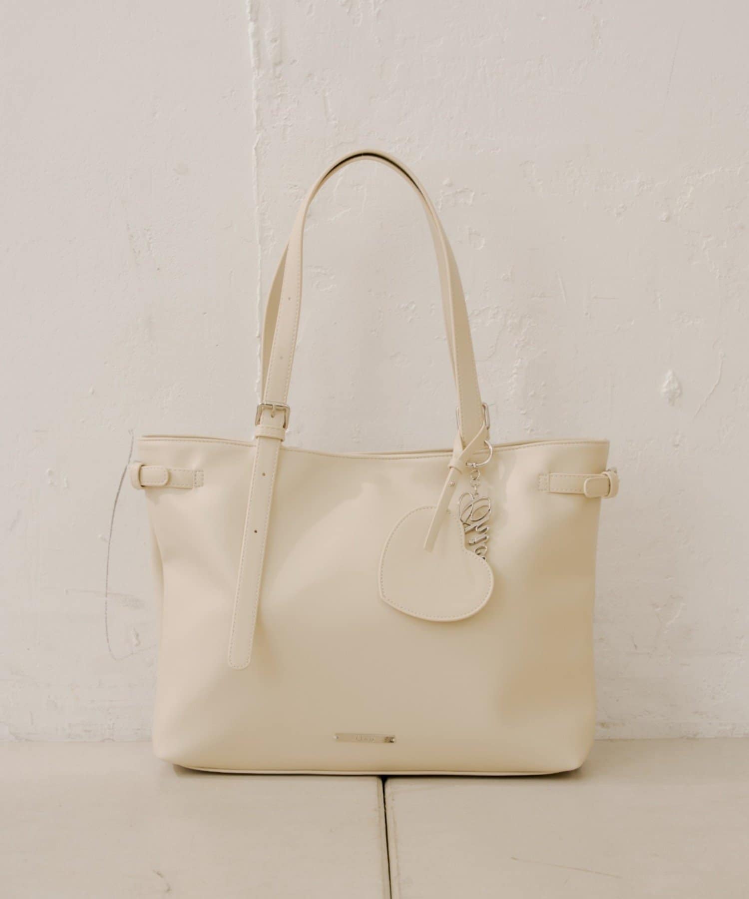 Chico(チコ) ポーチチャーム付きBIGトートバッグ