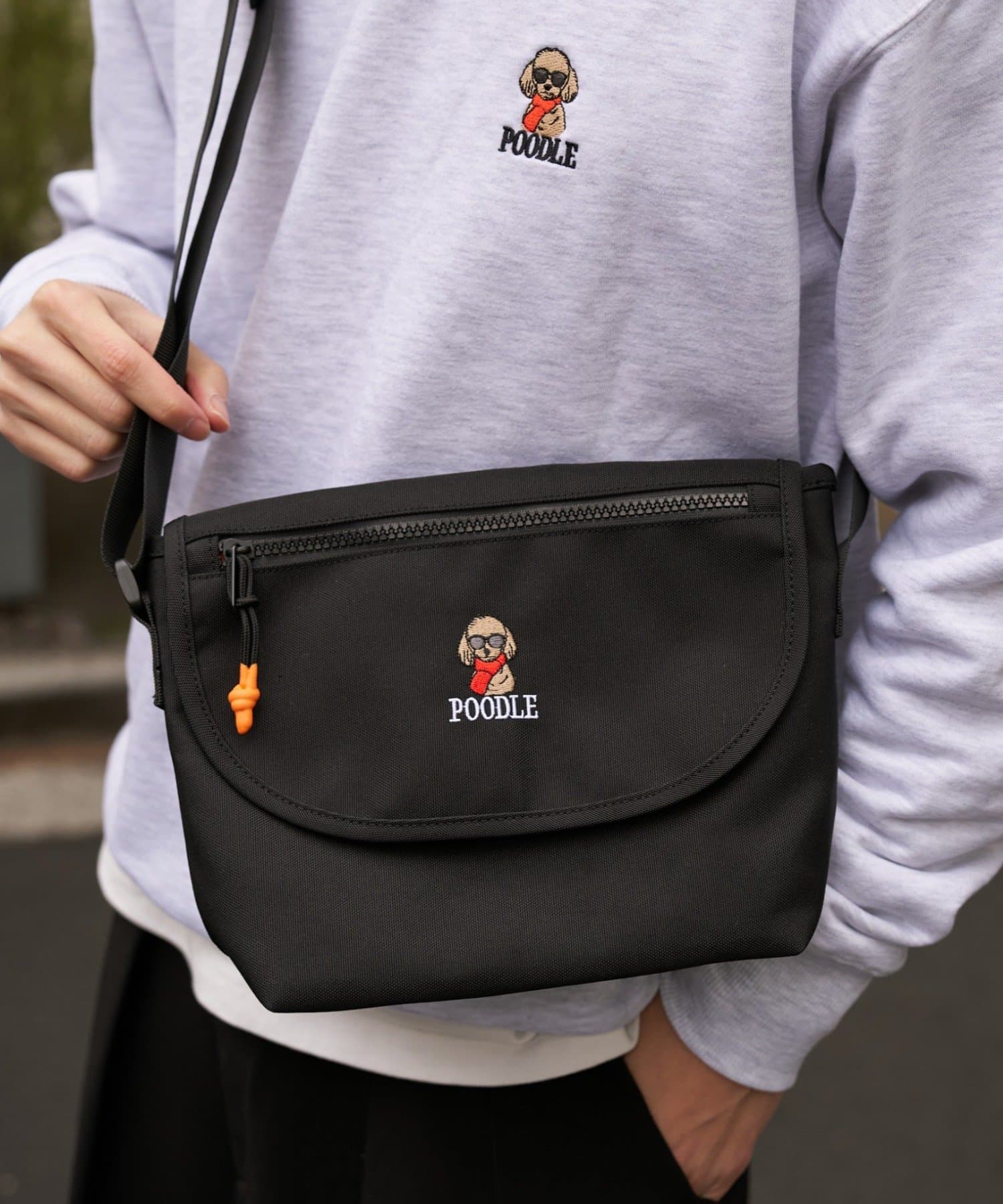 CIAOPANIC TYPY(チャオパニックティピー) 【ユニセックス】犬刺繍ロゴフラップショルダーバッグ