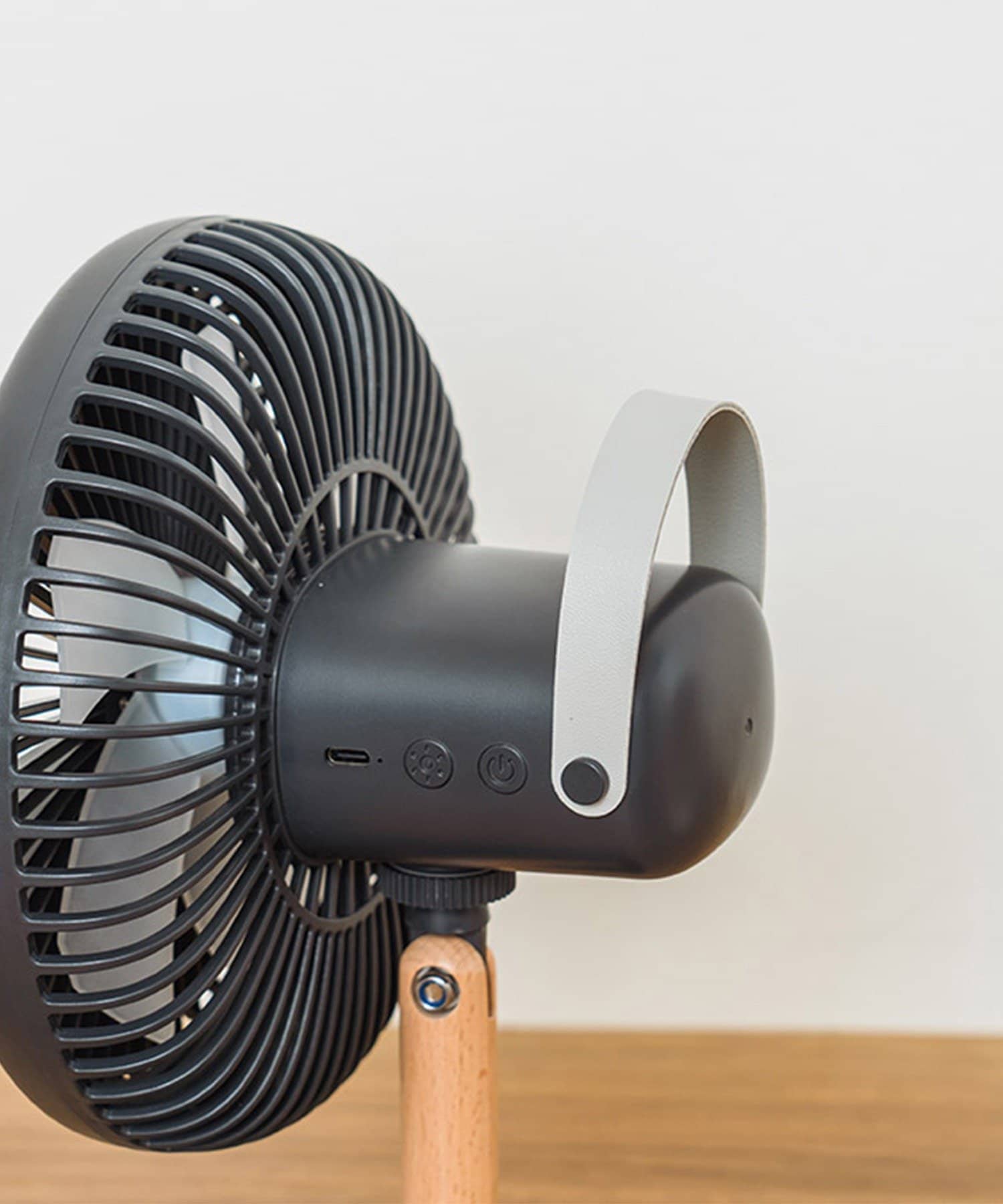 BIRTHDAY BAR(バースデイバー) 〈風量3段階〉ミニリビングファン LEDライト付　デスク・吊り下げ 2WAY仕様