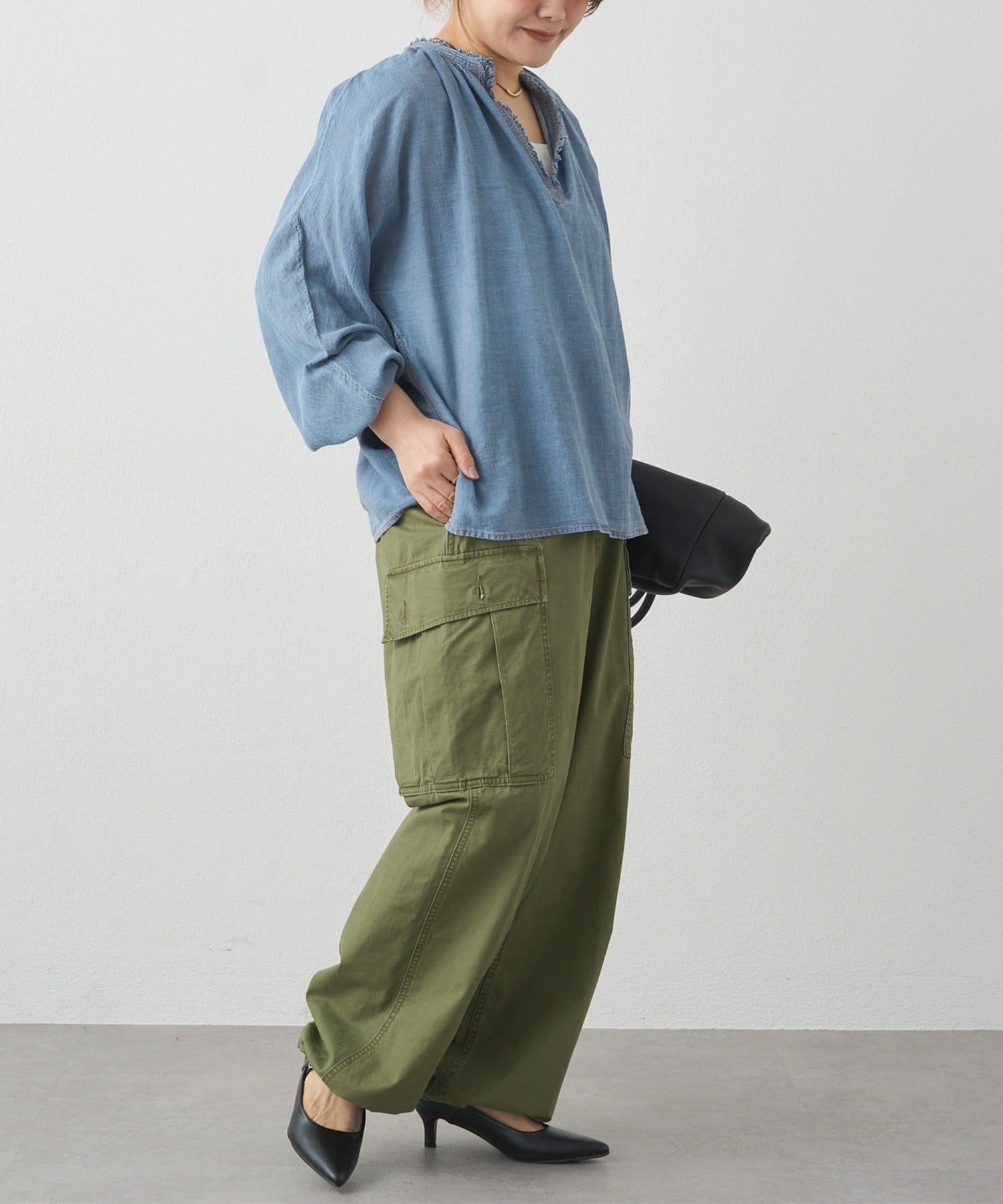 PUAL CE CIN(ピュアルセシン) 襟元フリルシアーデニムブラウス