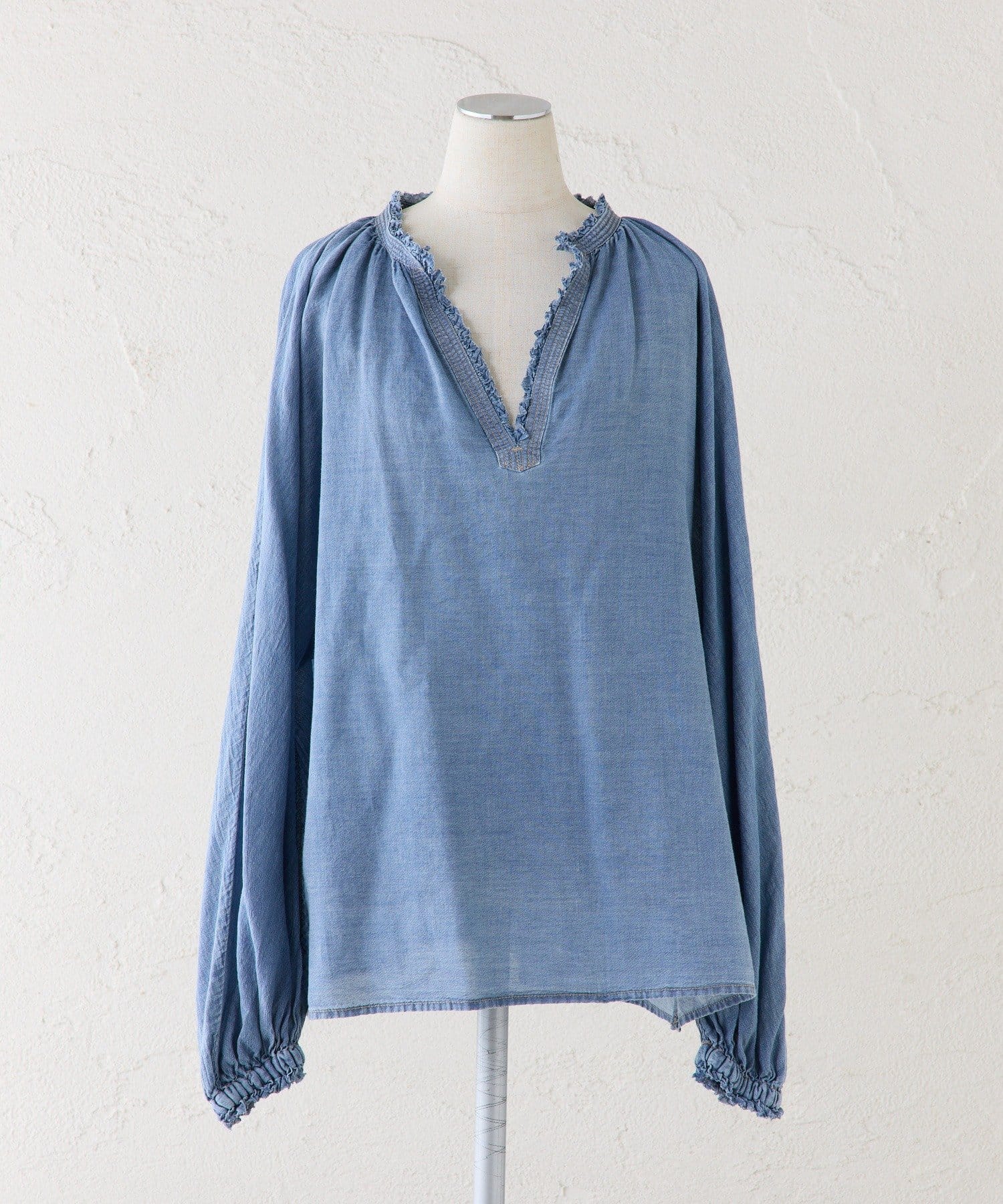 PUAL CE CIN(ピュアルセシン) 襟元フリルシアーデニムブラウス