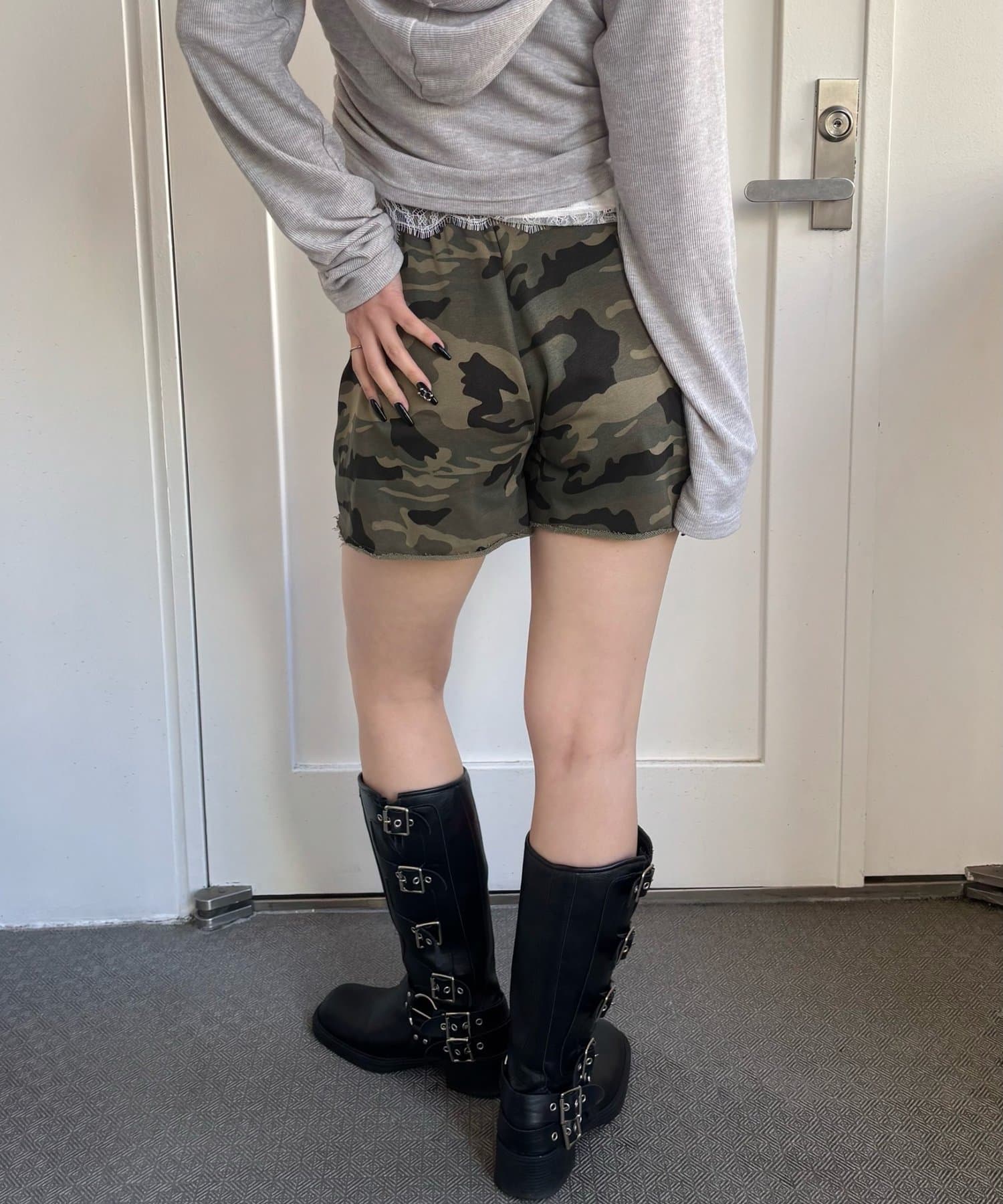 WHO’S WHO gallery(フーズフーギャラリー) アイレットスウェットショーツ