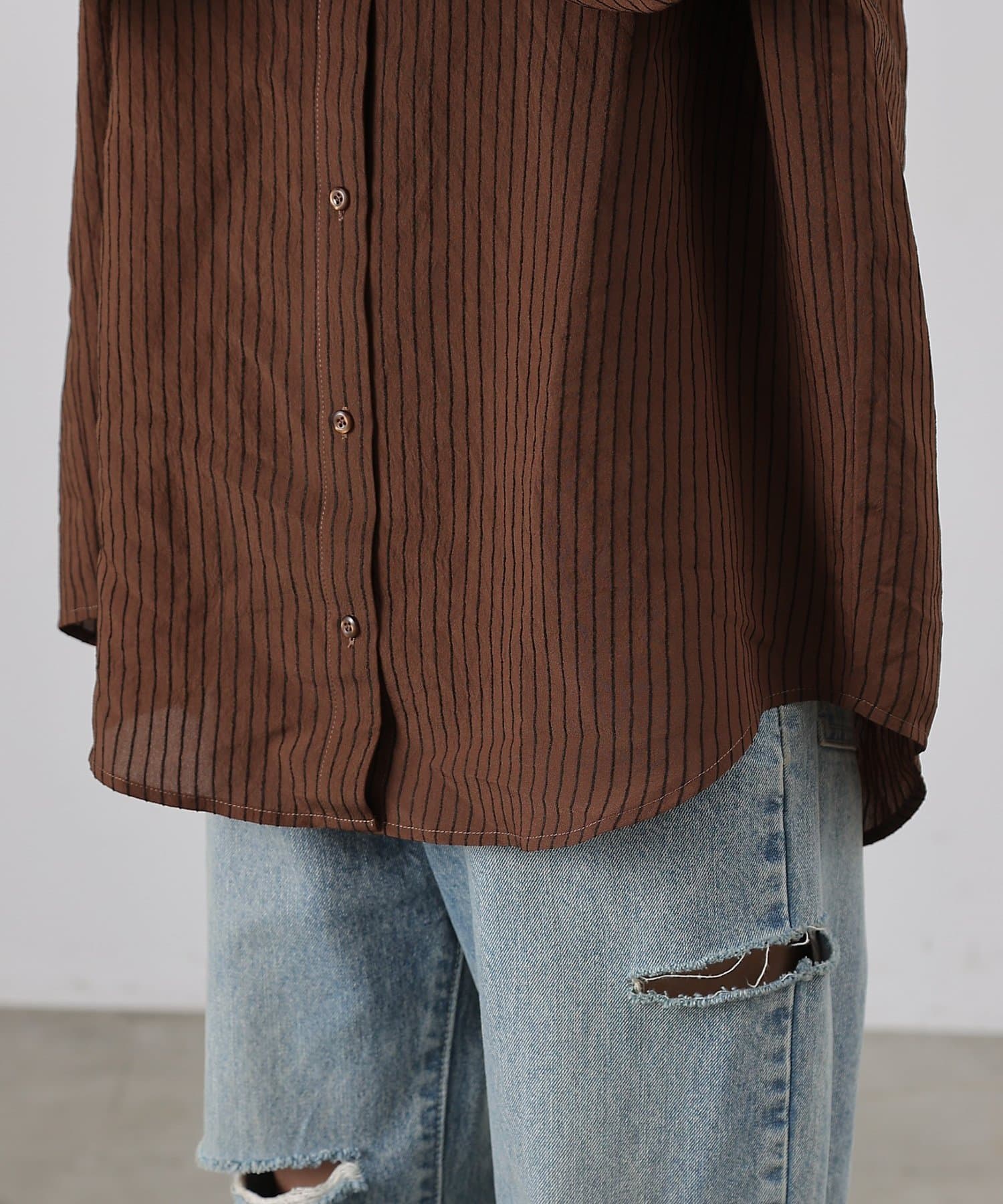 COLONY 2139(コロニー トゥーワンスリーナイン) バックシャーリングストライプシャツ