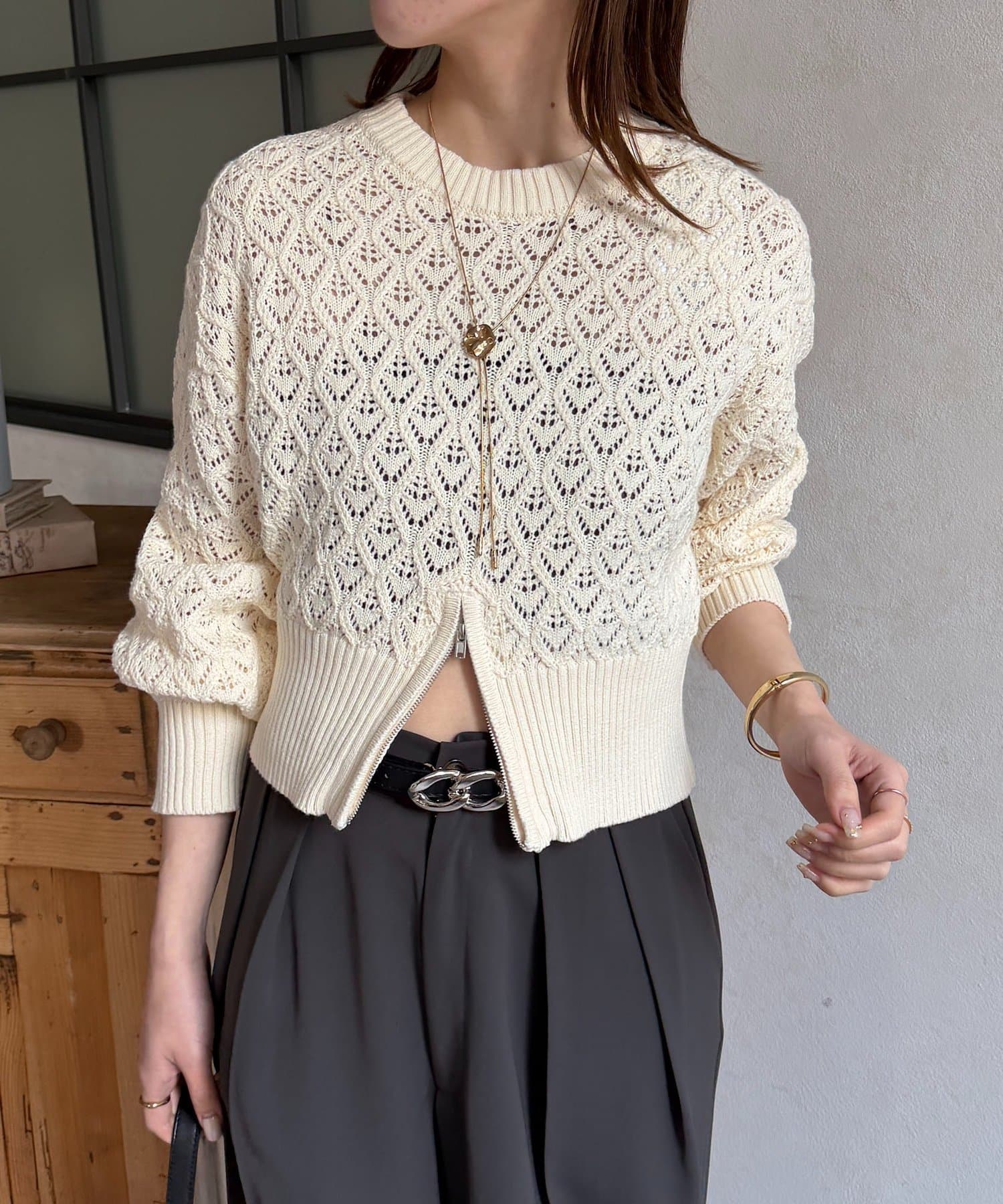 Thevon.(ゼヴォン) フロントジップ透かし編みニット