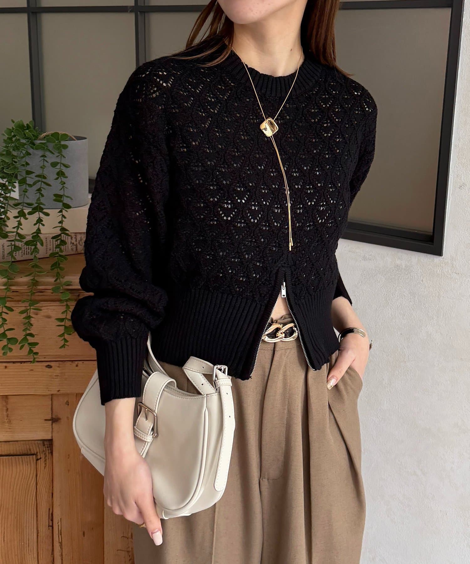 Thevon.(ゼヴォン) フロントジップ透かし編みニット