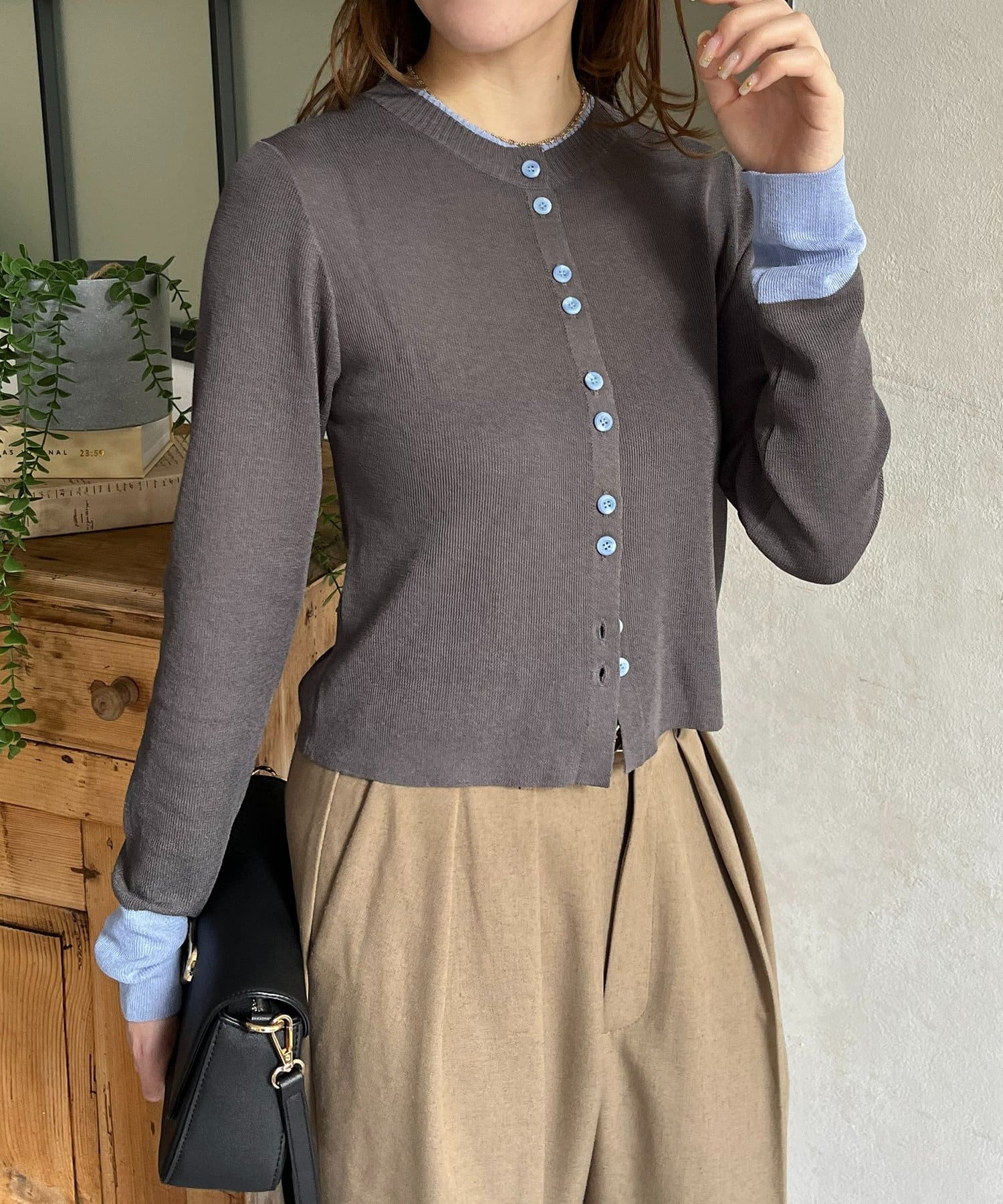 Thevon.(ゼヴォン) バイカラー麻タッチシアーニットカーディガン