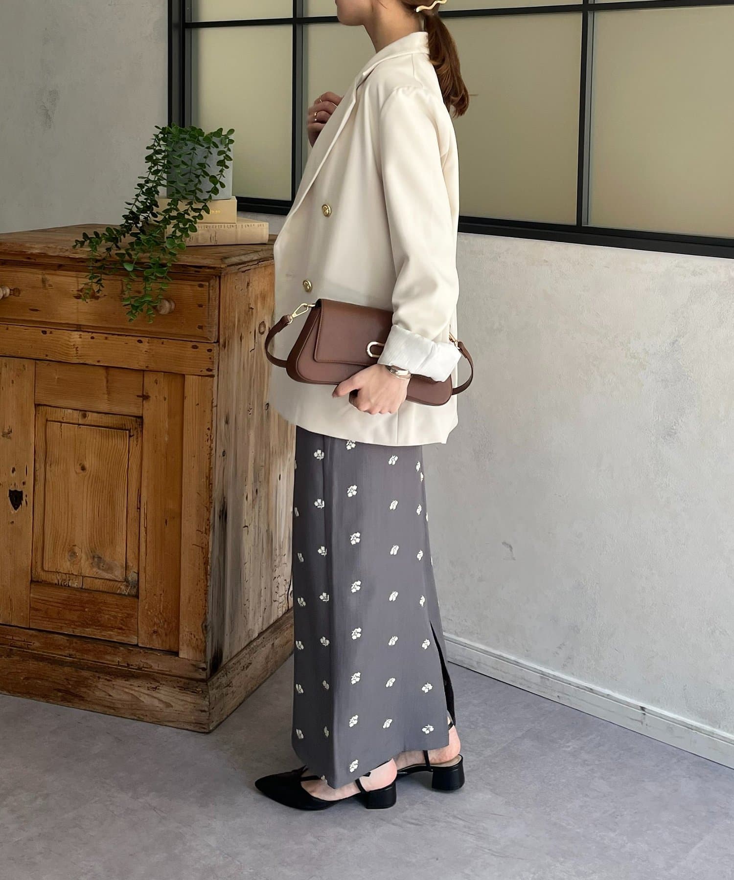 Thevon.(ゼヴォン) 花刺繍ツイルナロースカート