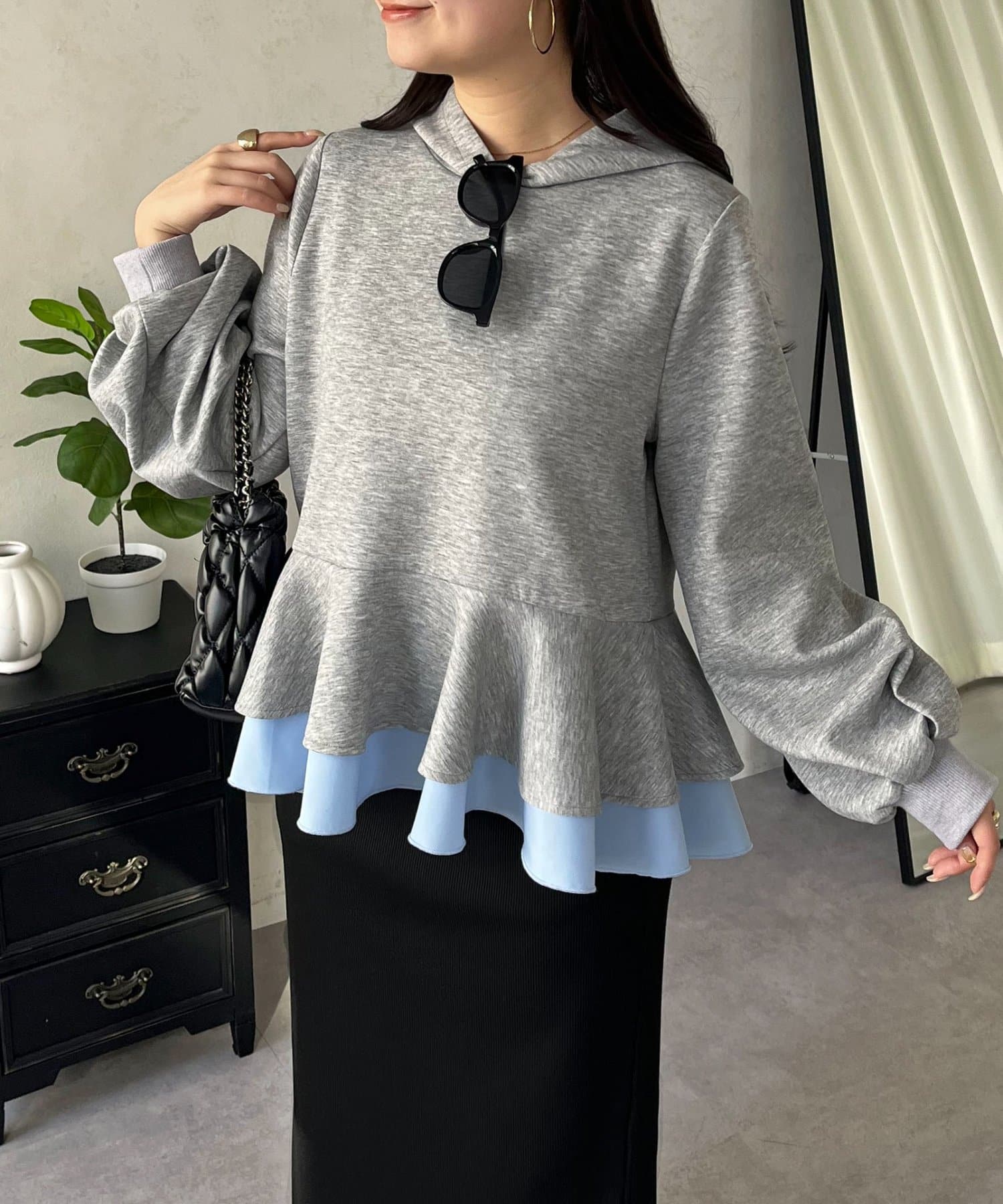 prose verse(プロズヴェール) 裾レイヤードフリルペプラムパーカー