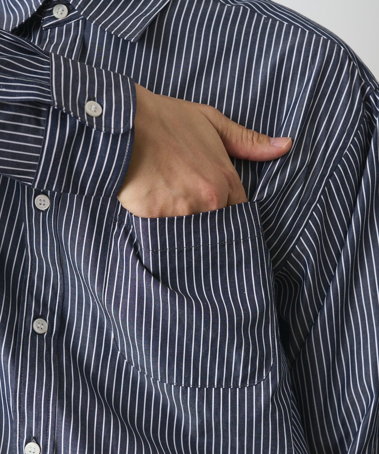 COLONY 2139(コロニー トゥーワンスリーナイン) ピンストライプレギュラーカラーシャツ