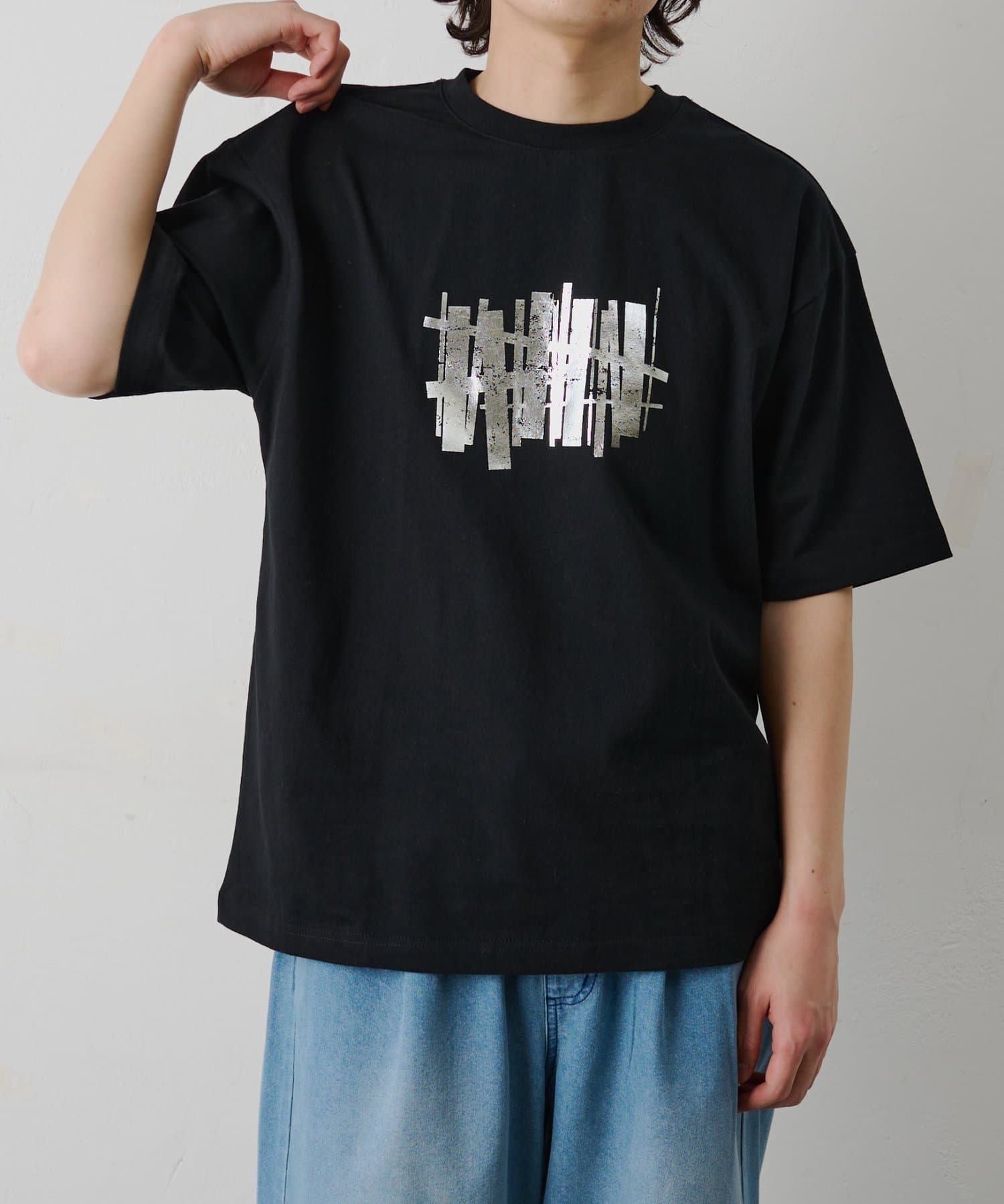 COLONY 2139(コロニー トゥーワンスリーナイン) グラフィック箔プリントTシャツ