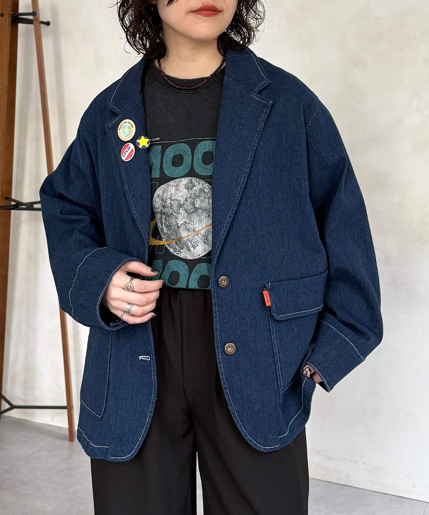 CPCM(シーピーシーエム) 缶バッジ付きデニムテーラードジャケット