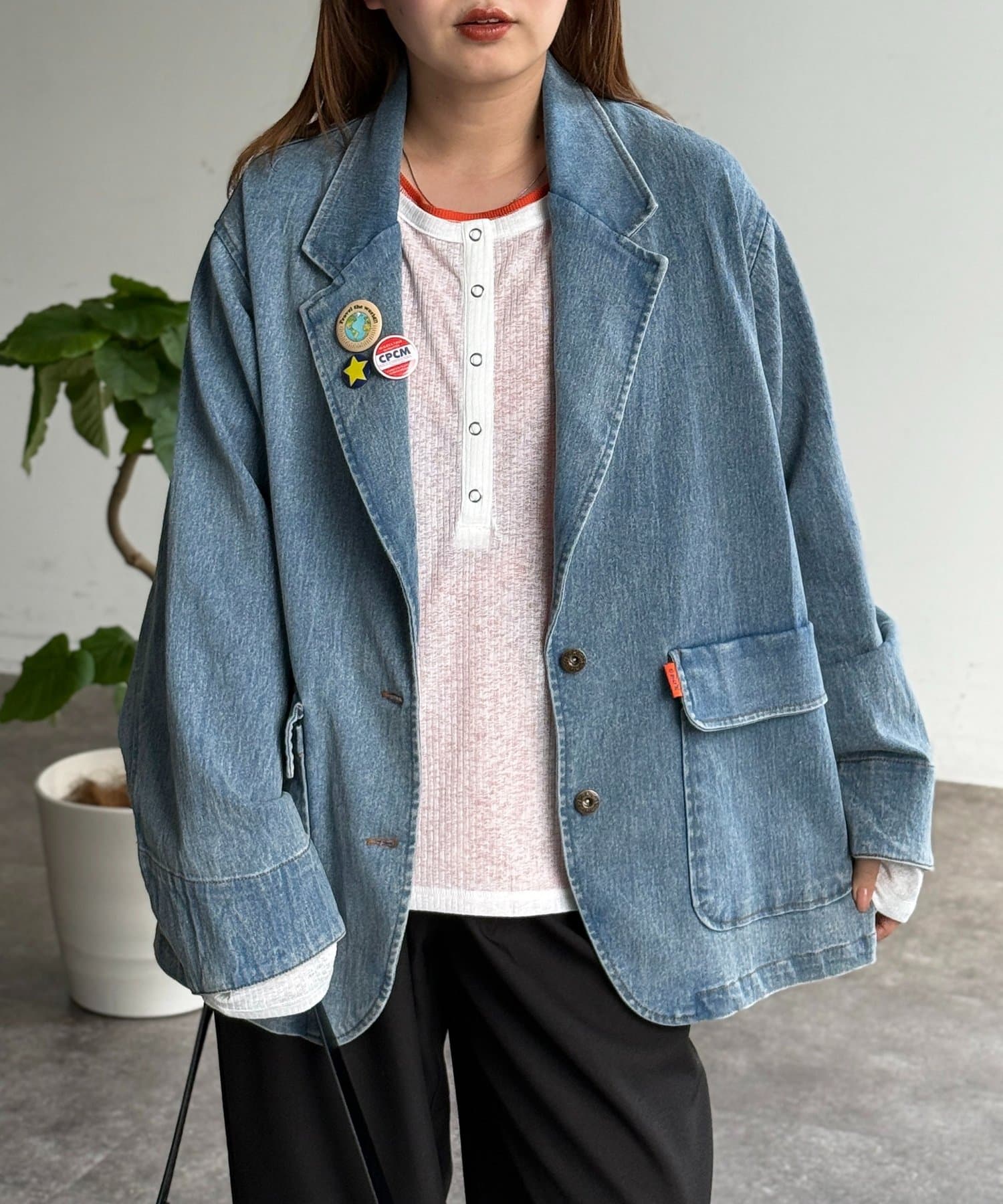 CPCM(シーピーシーエム) 缶バッジ付きデニムテーラードジャケット