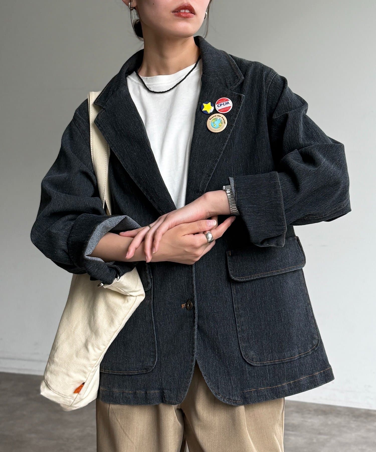 CPCM(シーピーシーエム) 缶バッジ付きデニムテーラードジャケット