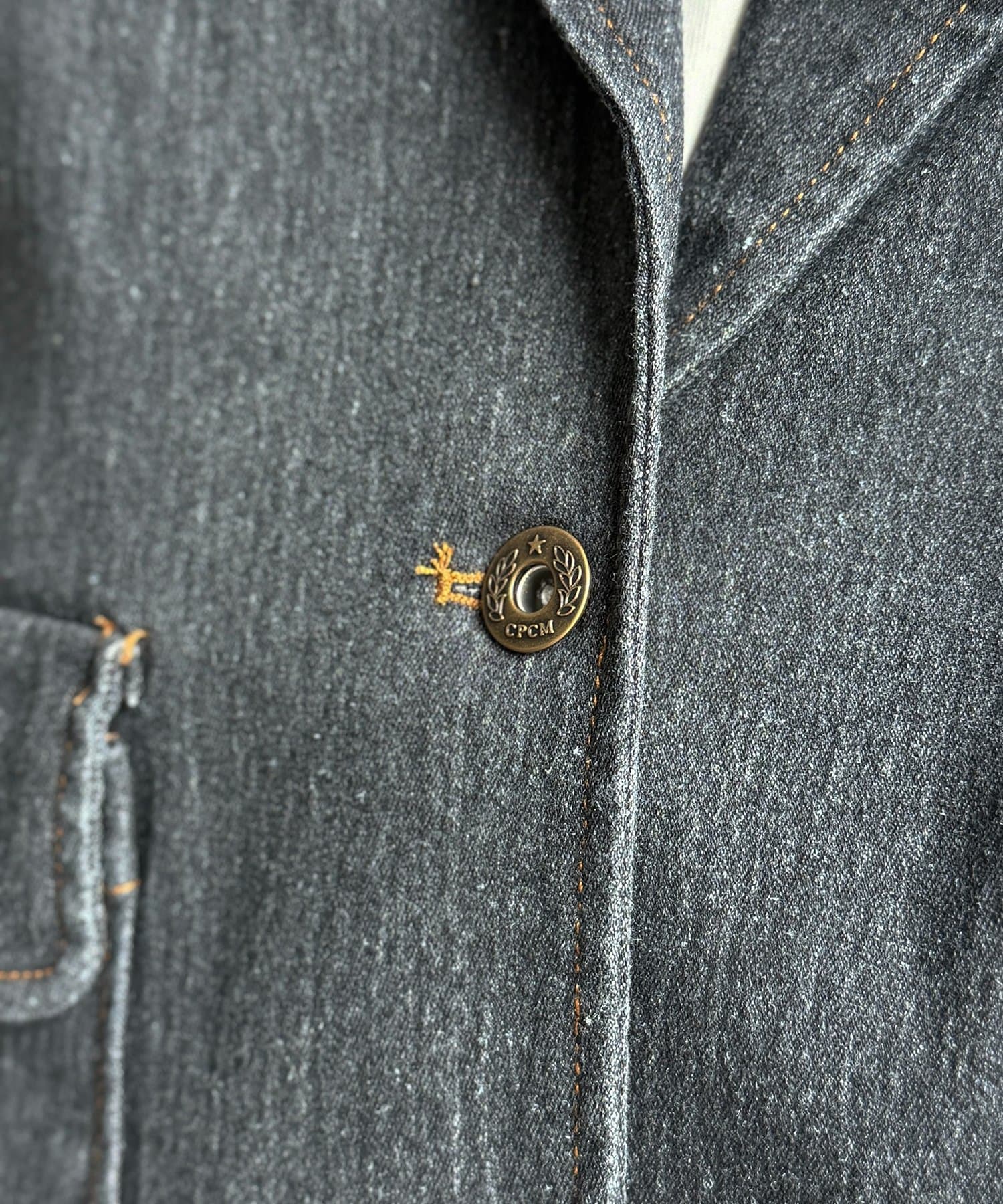 CPCM(シーピーシーエム) 缶バッジ付きデニムテーラードジャケット
