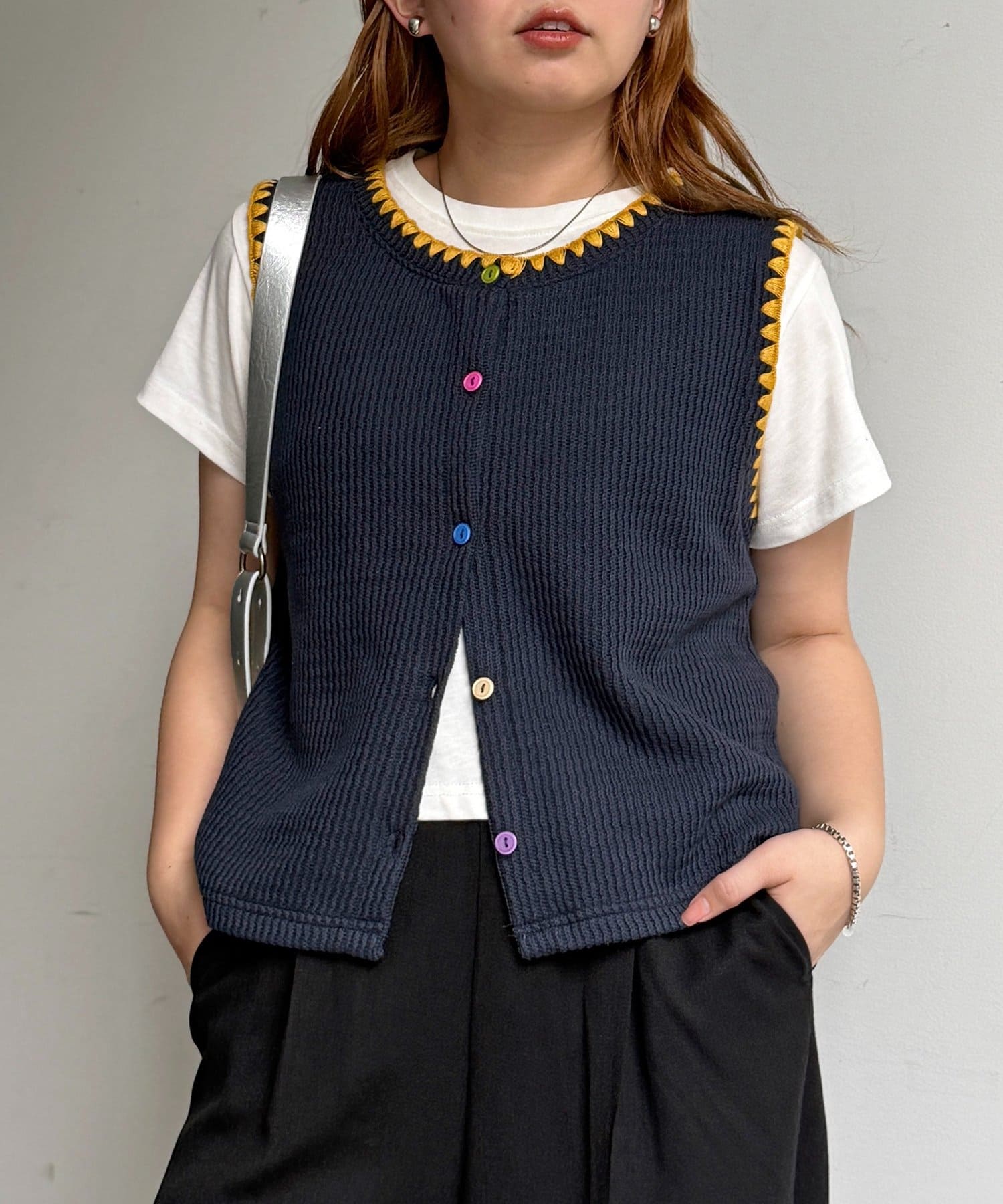 CPCM(シーピーシーエム) カラーボタンステッチニットベスト