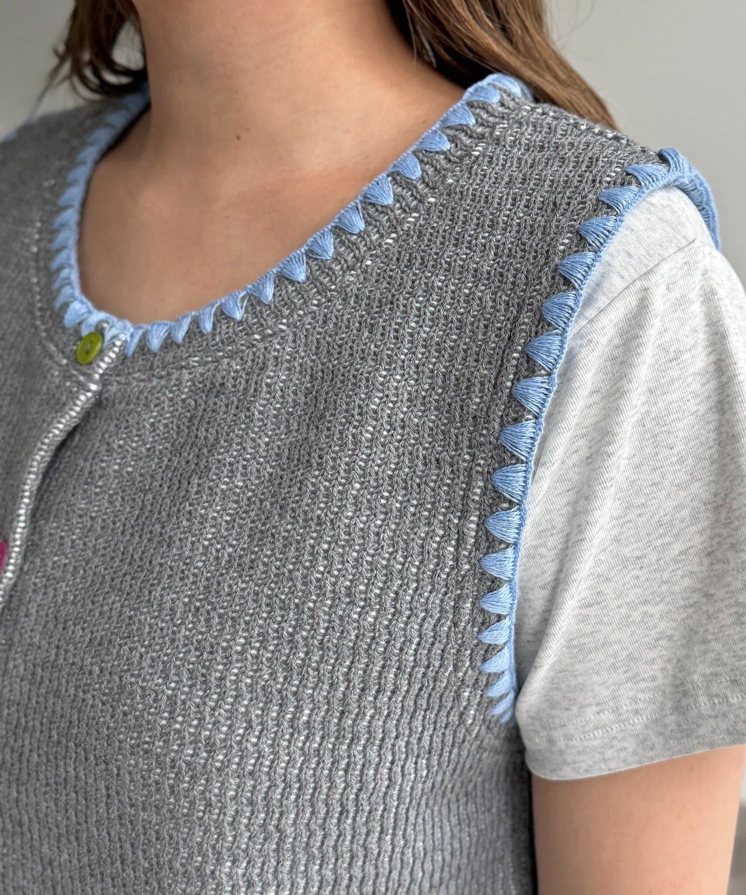 CPCM(シーピーシーエム) カラーボタンステッチニットベスト