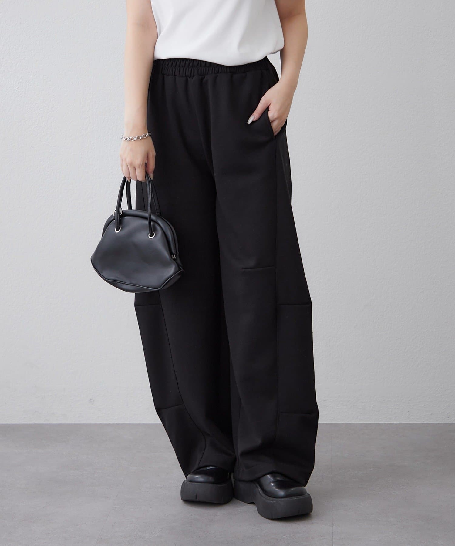 Remind me and forever(リマインドミーアンドフォーエバー) カーブシルエットスウェットパンツ