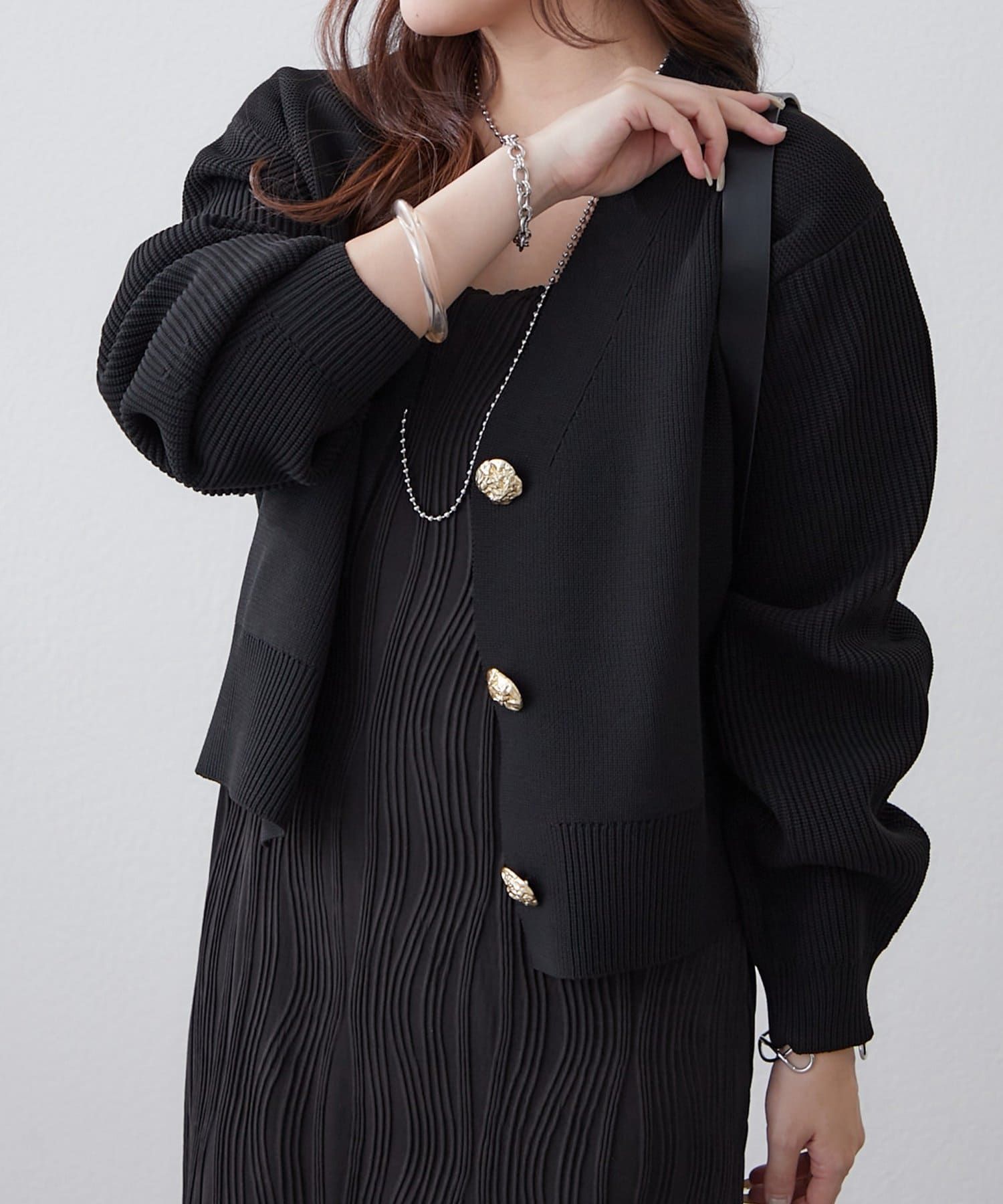 Remind me and forever(リマインドミーアンドフォーエバー) 【2デザイン】ニュアンス釦カーディガン