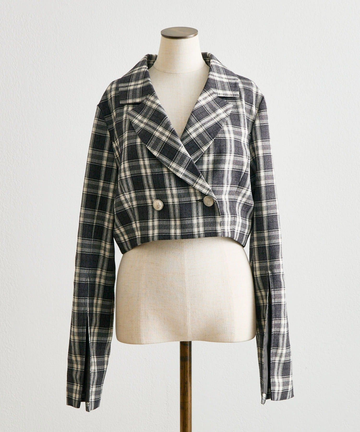 Belle Charme(ベルシャルム) Sleeve Slit Short Tailored Jacket