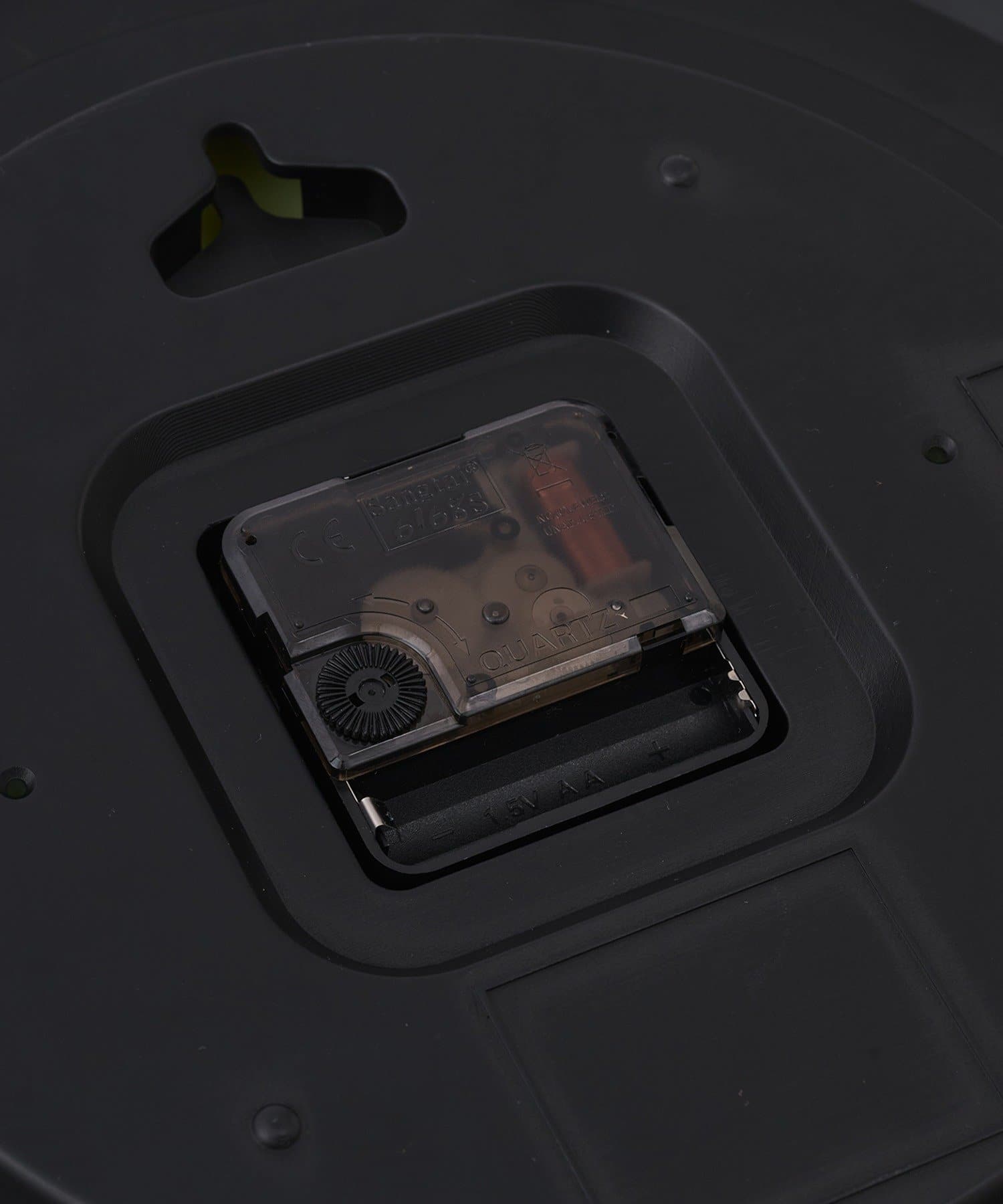 salut!(サリュ) エンボスウォールクロック