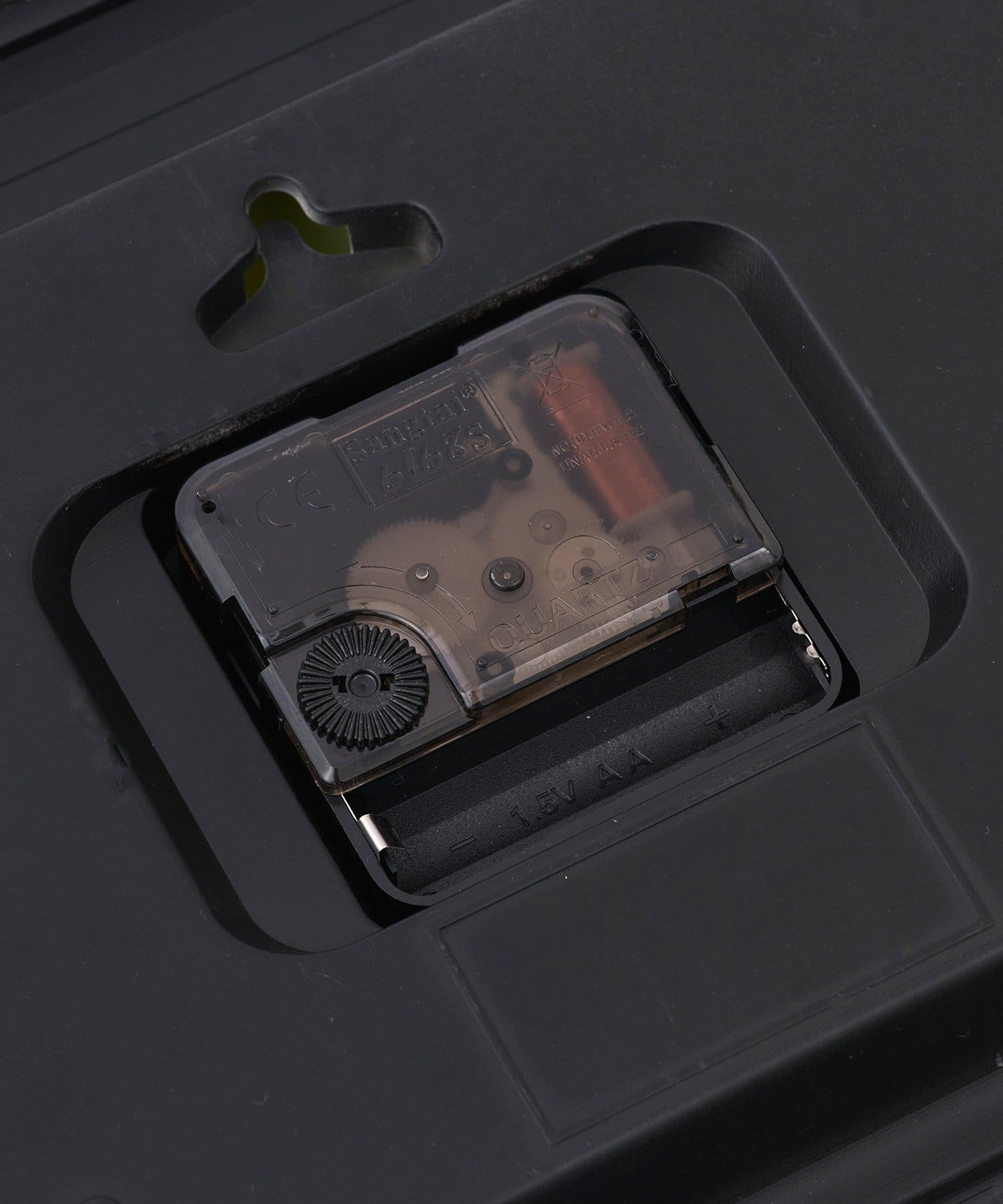 salut!(サリュ) エンボスオーバルウォールクロック