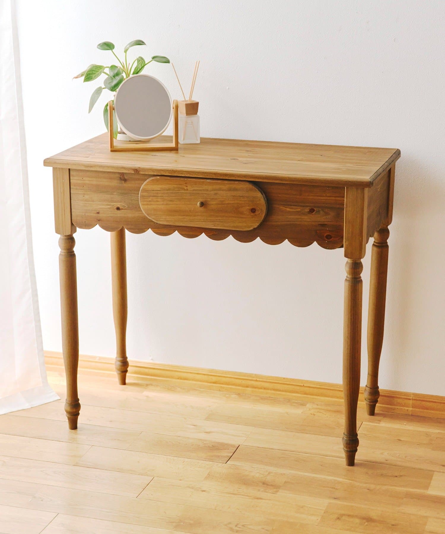 salut!(サリュ) 《WEB限定商品》スカラップコンソールテーブル