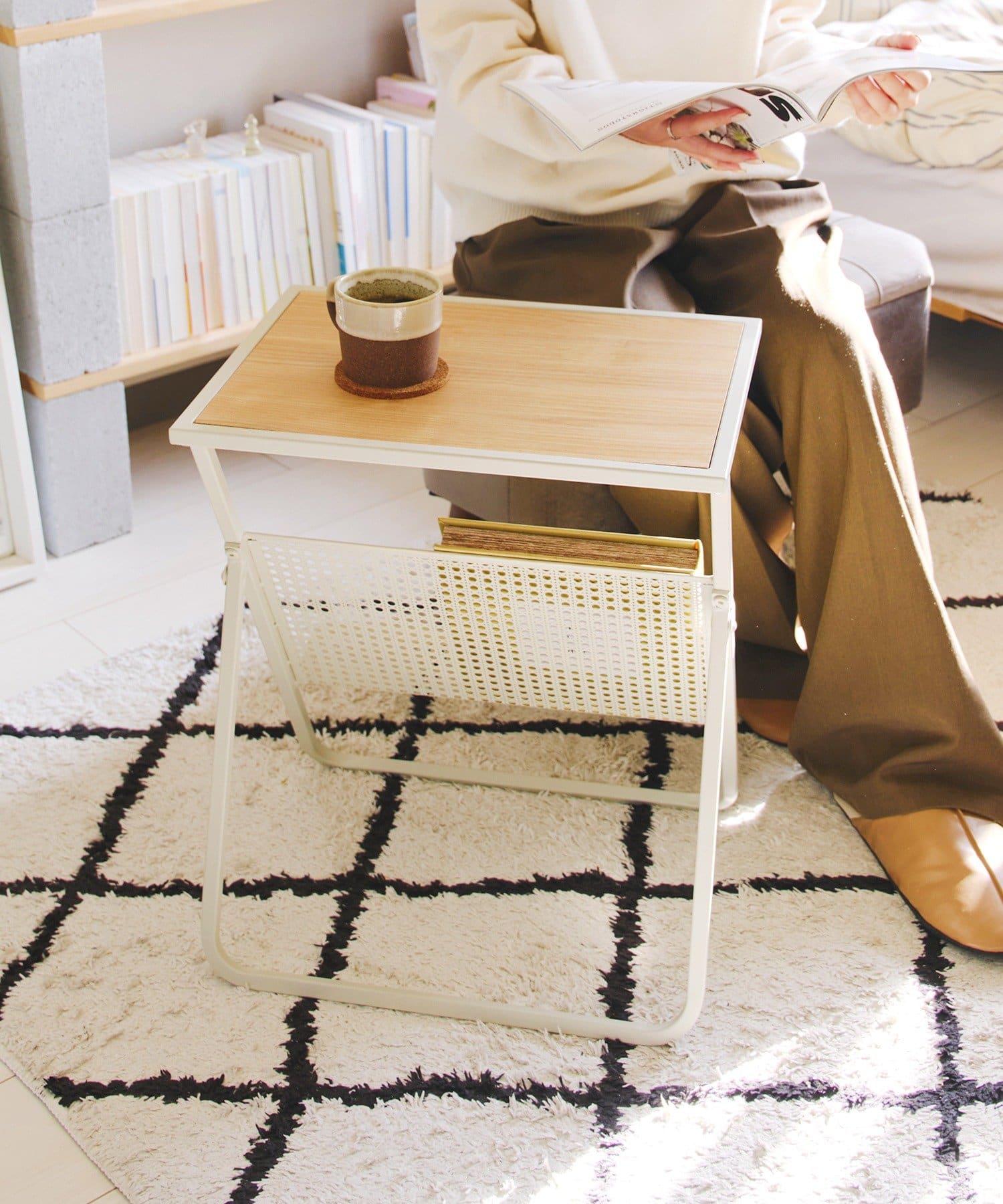 salut!(サリュ) 《WEB限定商品》マガジンディスプレイ付きサイドテーブル／OneSpoonColor