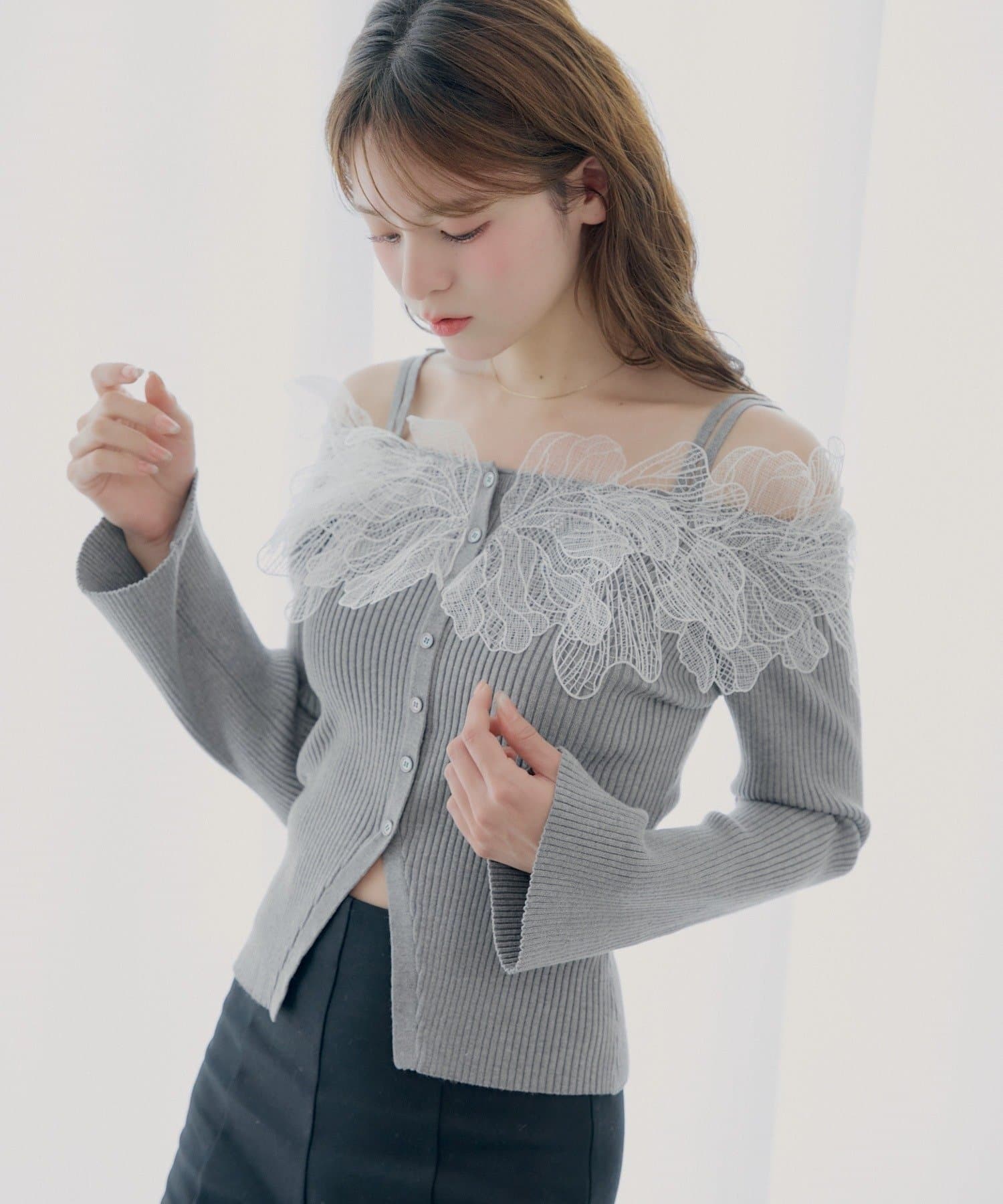 Chico(チコ) 【SALON by Chico】フラワーレースオフショルリブデザインニット