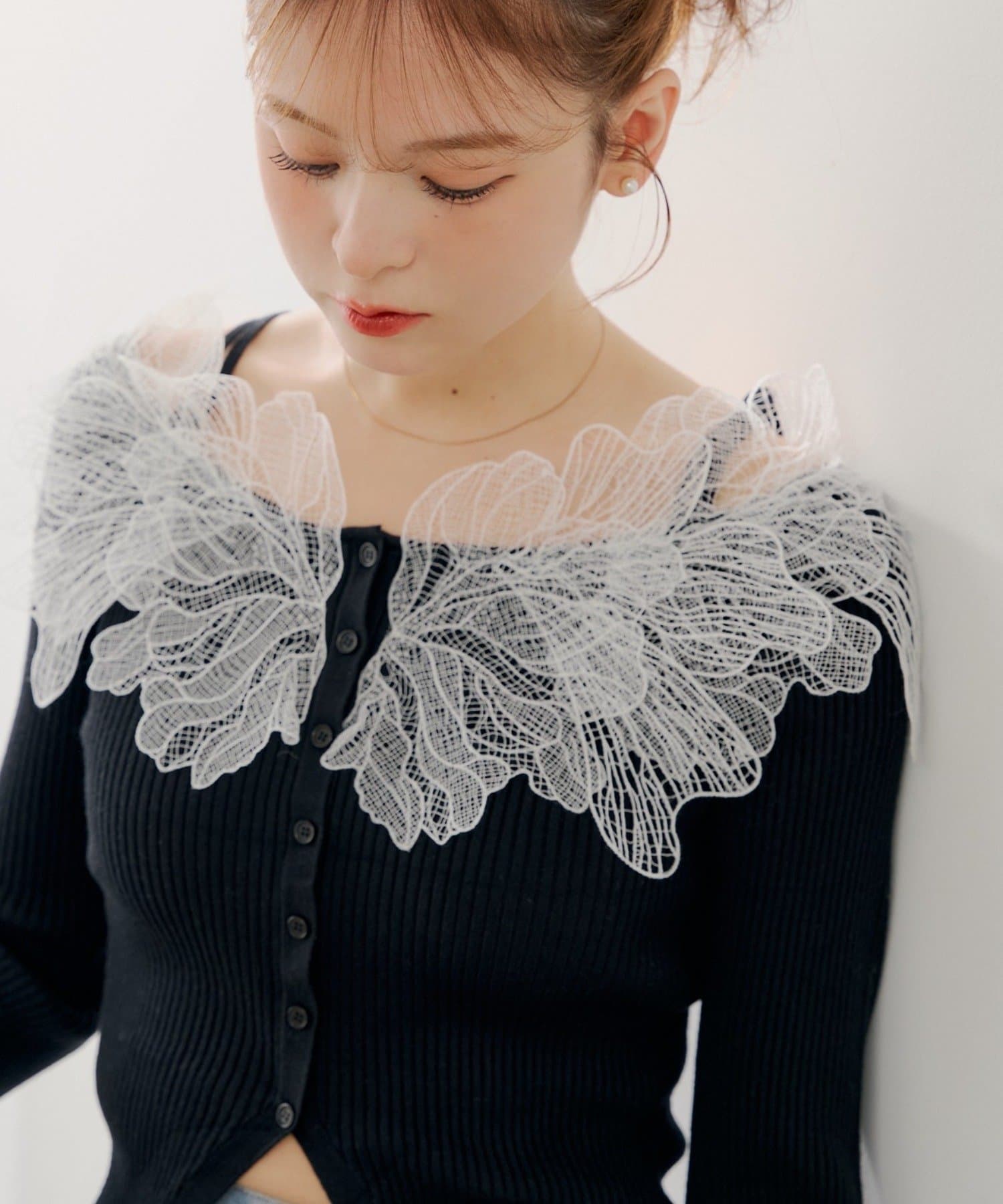 Chico(チコ) 【SALON by Chico】フラワーレースオフショルリブデザインニット