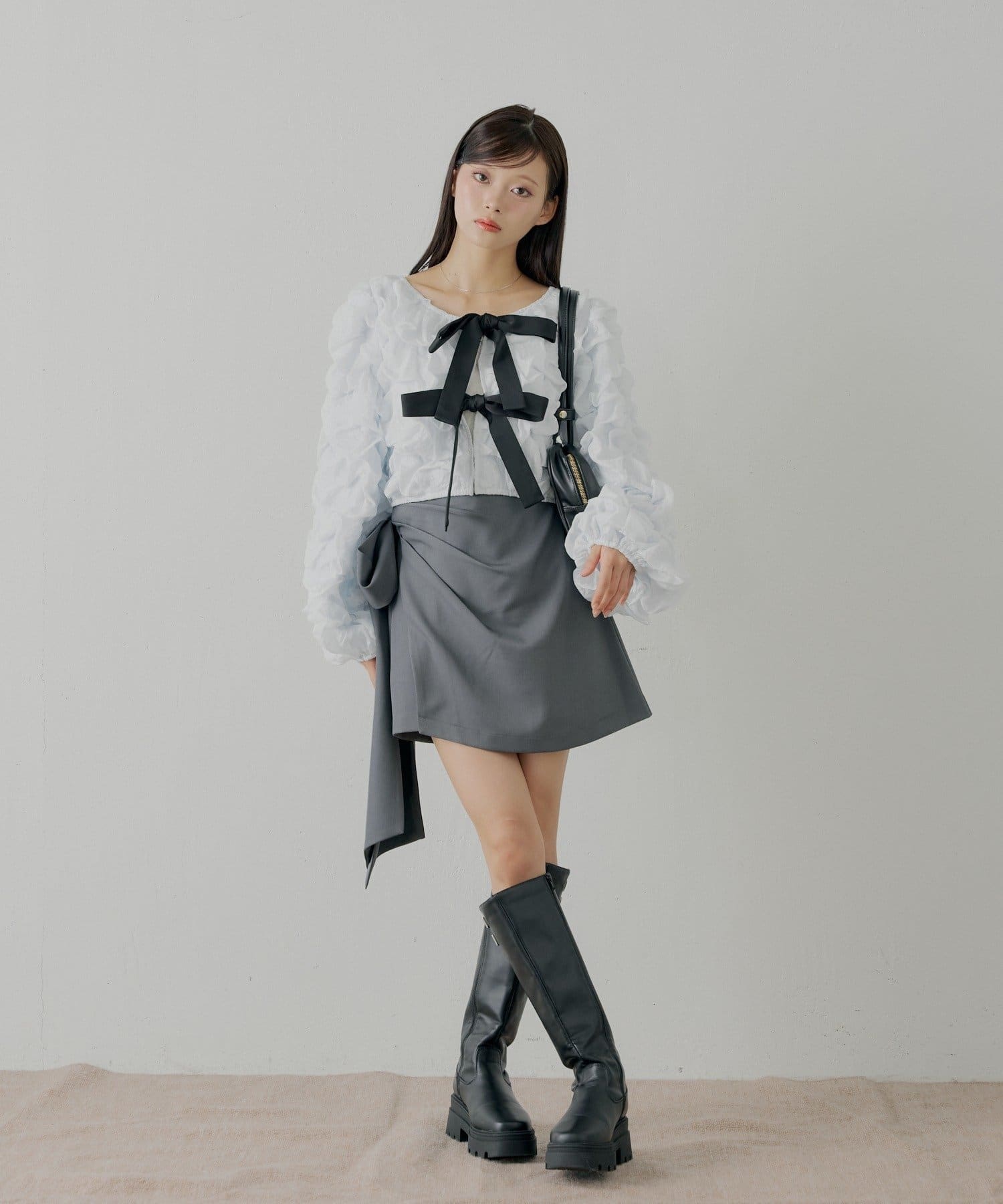 Chico(チコ) 【SALON by Chico】前後2wayフロントリボンポコポコブラウス